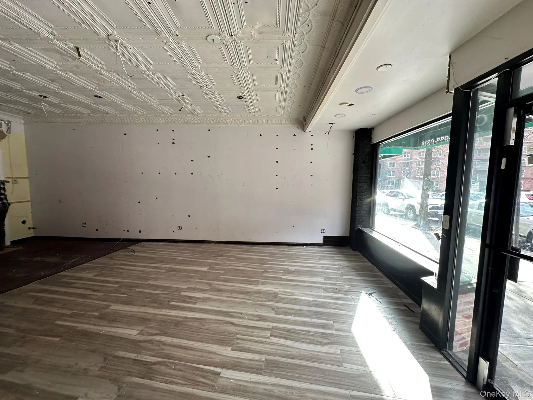 Empty room featuring wood finished floors and an ornate ceiling Empty room featuring wood finished floors and an ornate ceiling