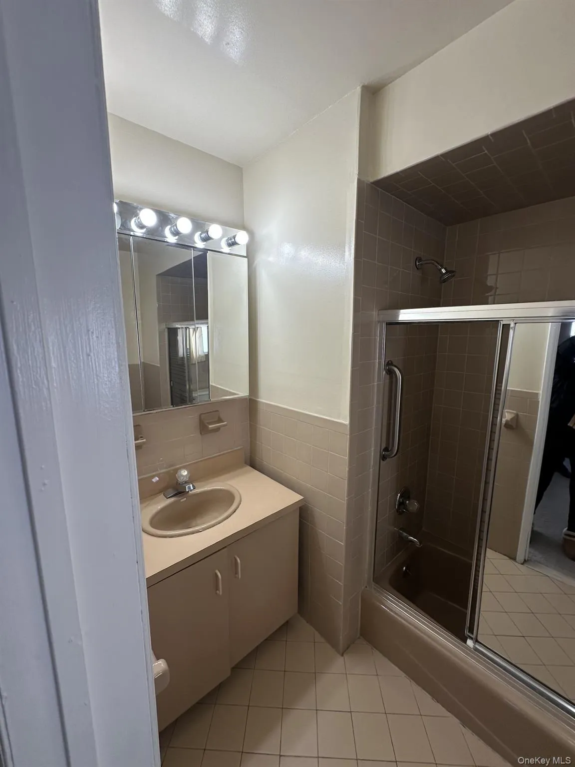 7 Starks Place, Hempstead, NY, 1 Bedroom Bedrooms, 3 Rooms Rooms,1 BathroomBathrooms,Residential Lease,Idx,Starks,0,950145 7 Starks Place, Hempstead, NY, 1 Bedroom Bedrooms, 3 Rooms Rooms,1 BathroomBathrooms,Residential Lease,Idx,Starks,0,950145