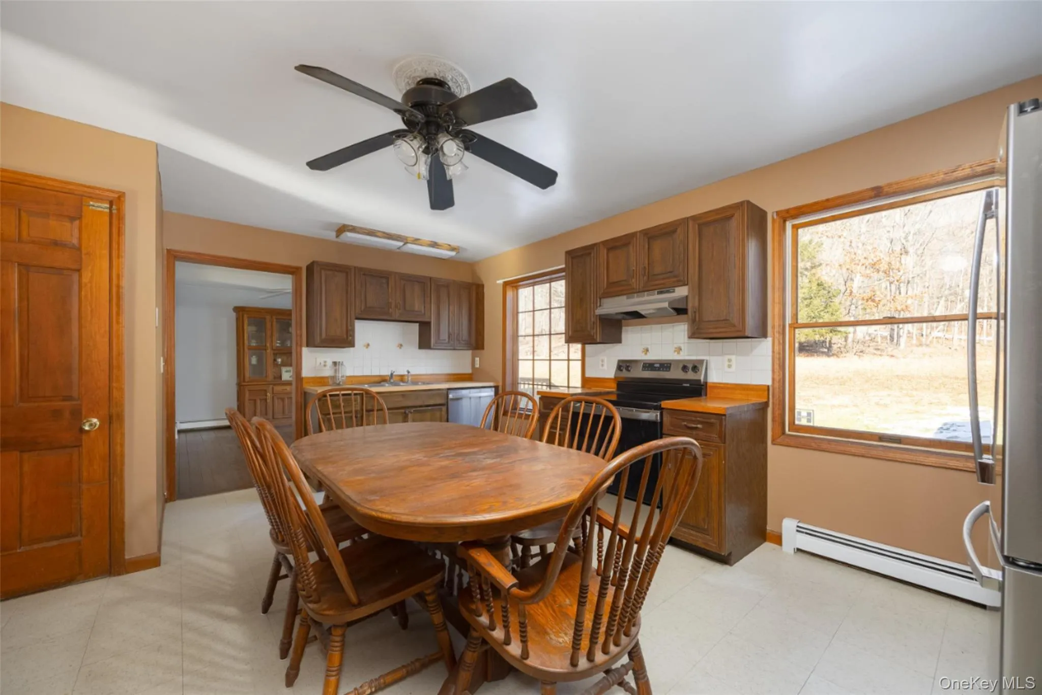 Eat-in-Kitchen Eat-in-Kitchen