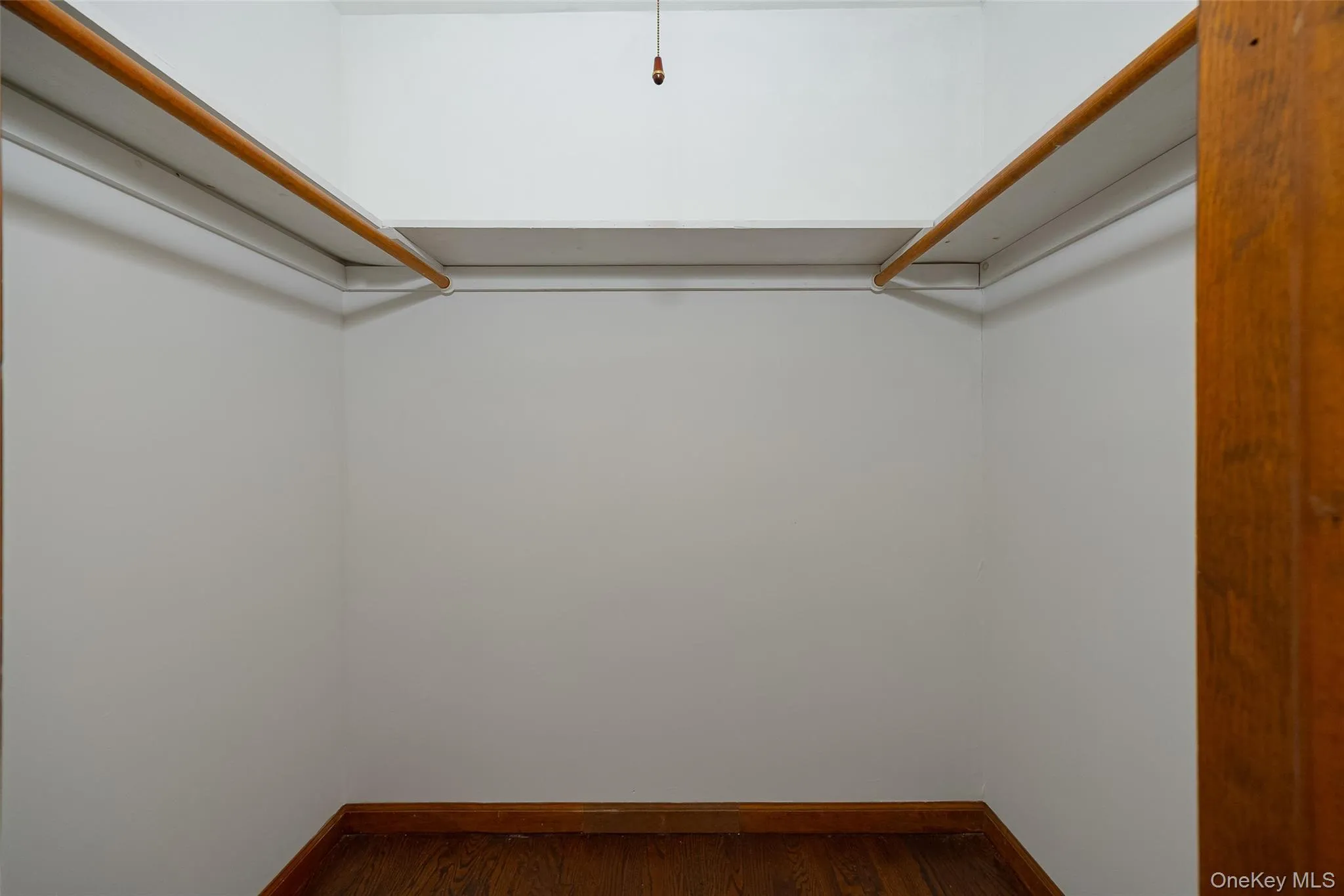 Walk in closet in both upstairs bedrooms Walk in closet in both upstairs bedrooms