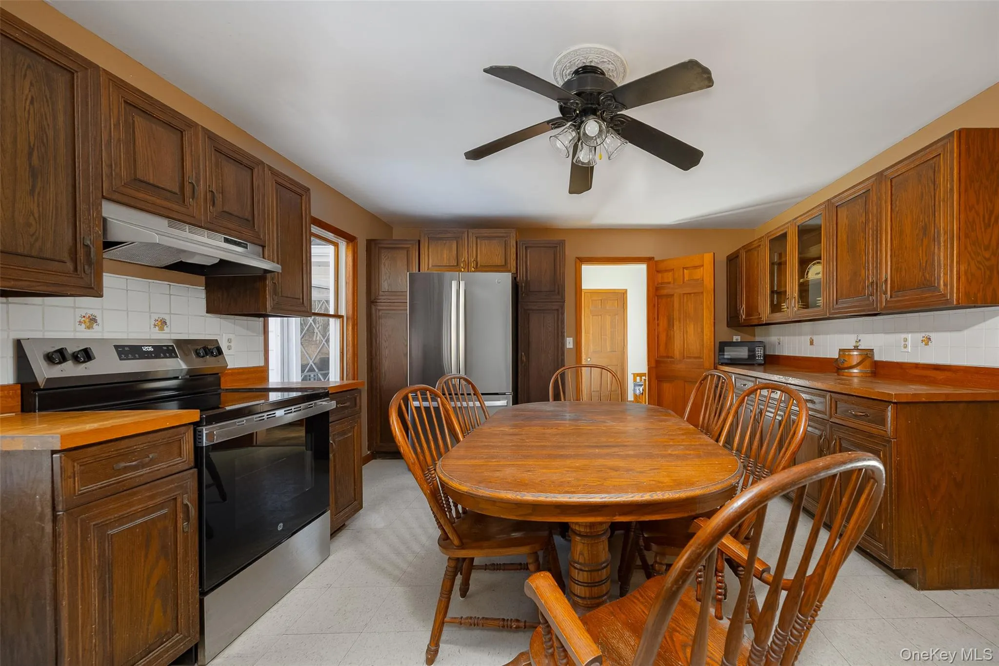 Kitchen with brand new stainless steel appliances, and plenty of cabinet space Kitchen with brand new stainless steel appliances, and plenty of cabinet space