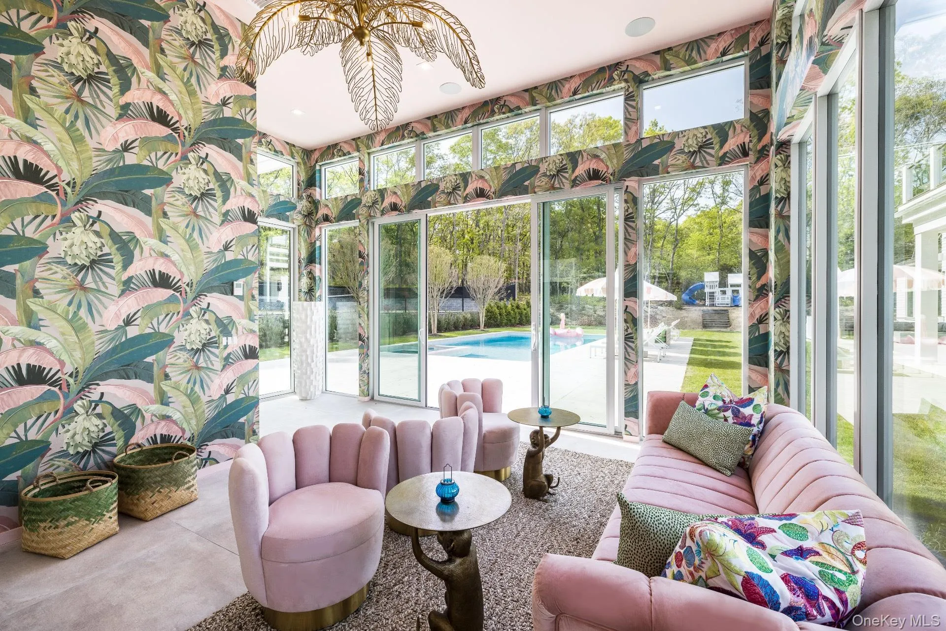 Palm Beach/Miami Chic Backyard Pool House Palm Beach/Miami Chic Backyard Pool House