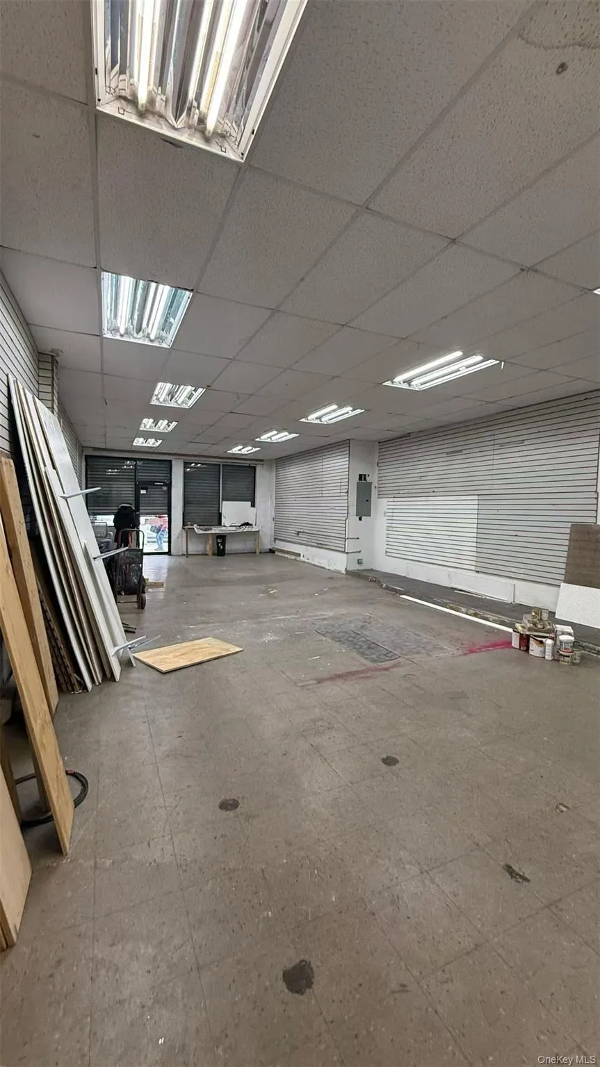 Miscellaneous room with a paneled ceiling Miscellaneous room with a paneled ceiling