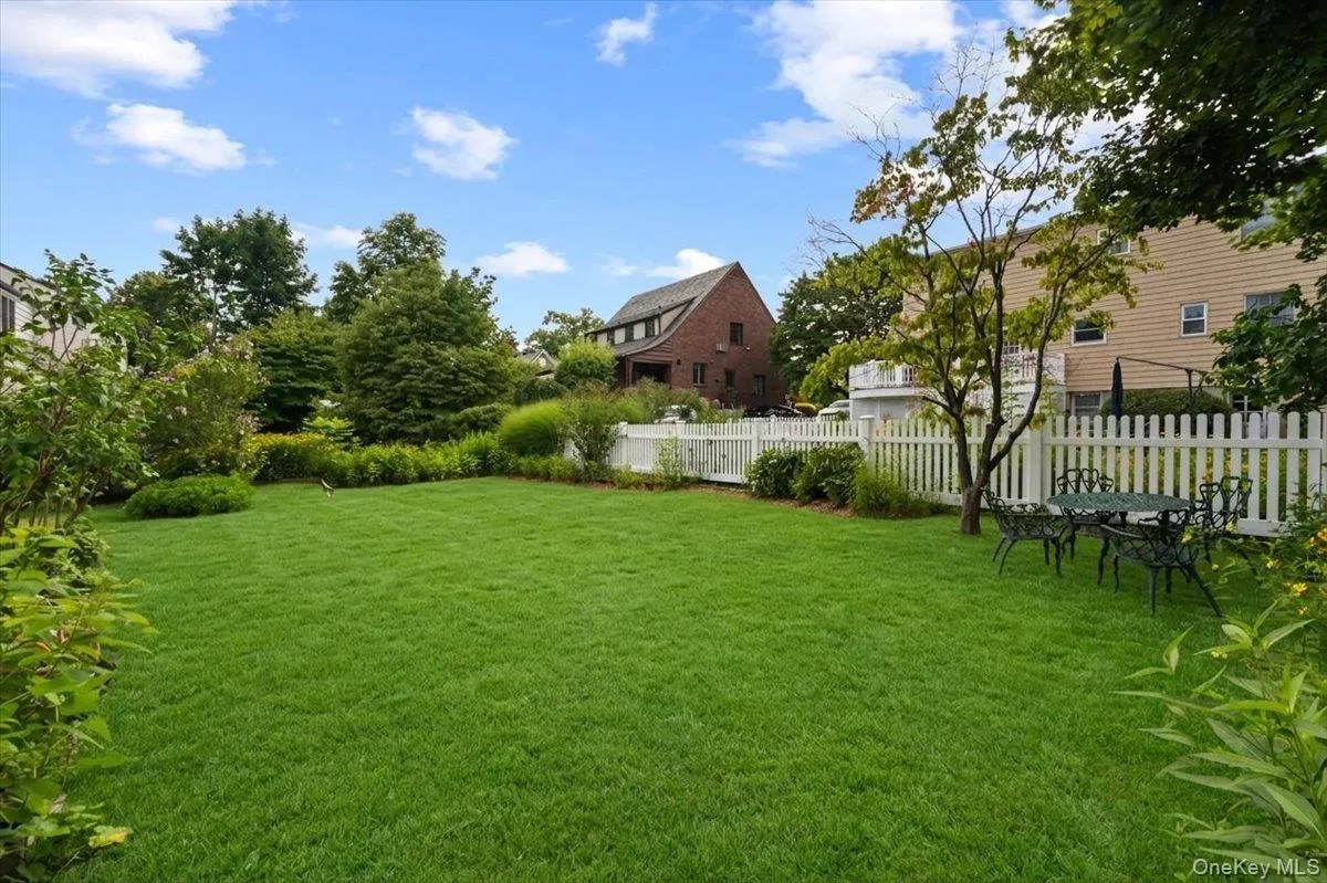 126 Greenridge Avenue, White Plains, NY, 6 Bedrooms Bedrooms, 9 Rooms Rooms,2 BathroomsBathrooms,Residential,For Rent,Greenridge,0,950391 126 Greenridge Avenue, White Plains, NY, 6 Bedrooms Bedrooms, 9 Rooms Rooms,2 BathroomsBathrooms,Residential,For Rent,Greenridge,0,950391
