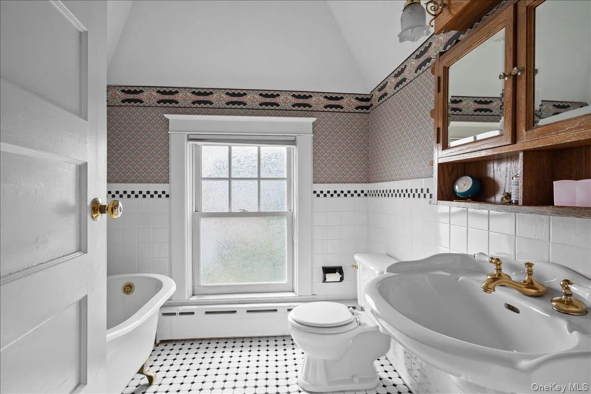 126 Greenridge Avenue, White Plains, NY, 6 Bedrooms Bedrooms, 9 Rooms Rooms,2 BathroomsBathrooms,Residential,For Rent,Greenridge,0,950391 126 Greenridge Avenue, White Plains, NY, 6 Bedrooms Bedrooms, 9 Rooms Rooms,2 BathroomsBathrooms,Residential,For Rent,Greenridge,0,950391