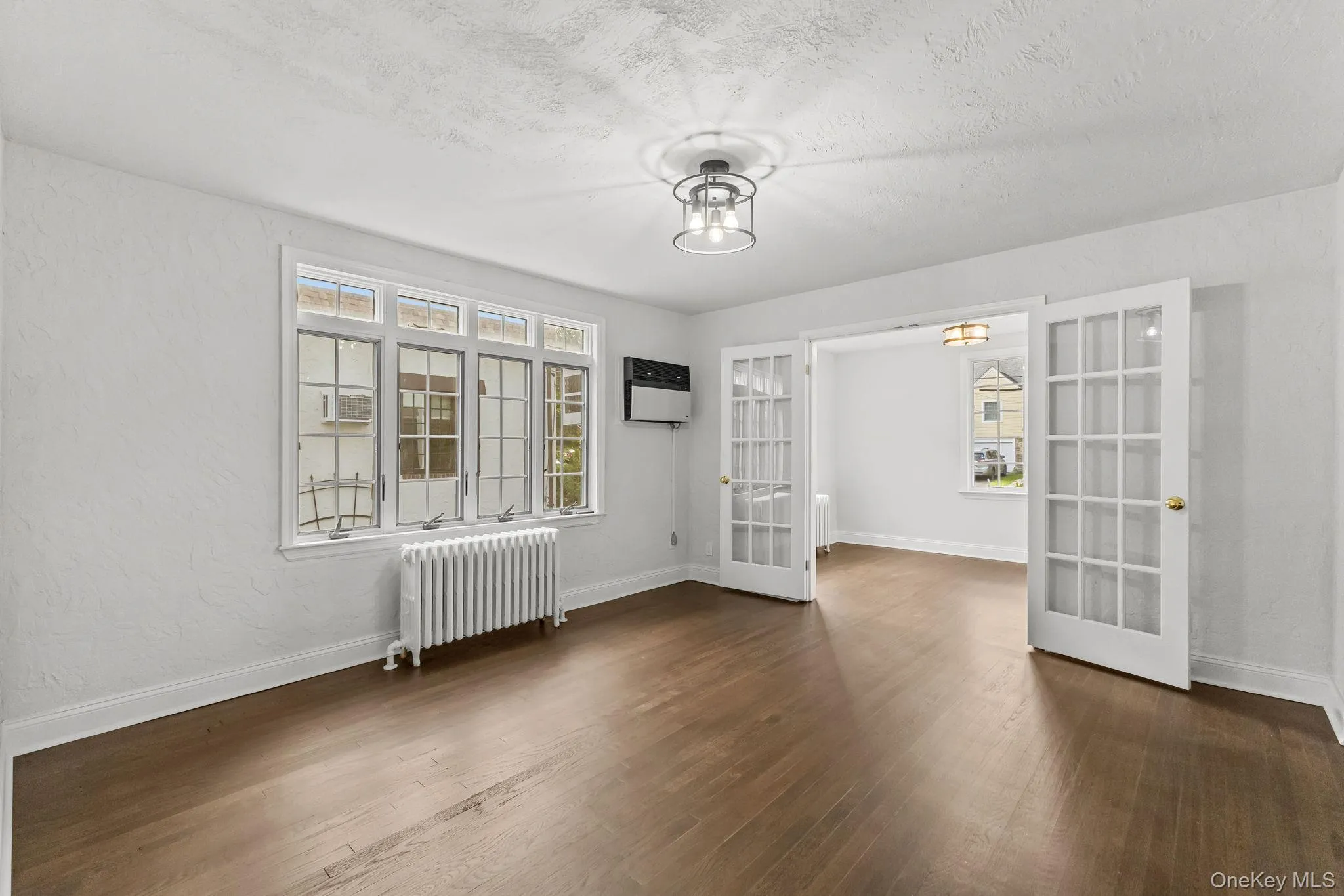 Large dining room with doors to quiet space Large dining room with doors to quiet space