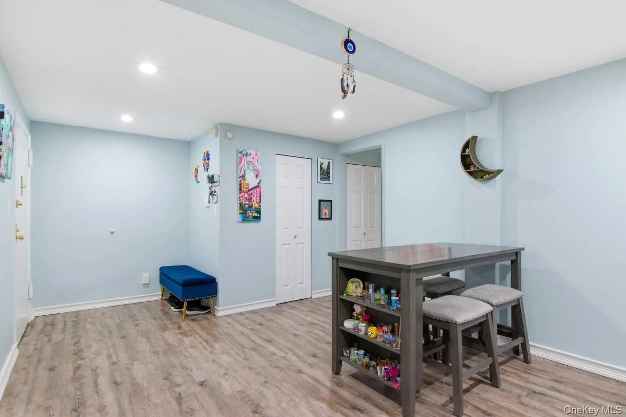 52 Brompton Road, North Hempstead, NY, 2 Bedrooms Bedrooms, 4 Rooms Rooms,1 BathroomBathrooms,Residential,For Rent,Brompton,0,950651 52 Brompton Road, North Hempstead, NY, 2 Bedrooms Bedrooms, 4 Rooms Rooms,1 BathroomBathrooms,Residential,For Rent,Brompton,0,950651