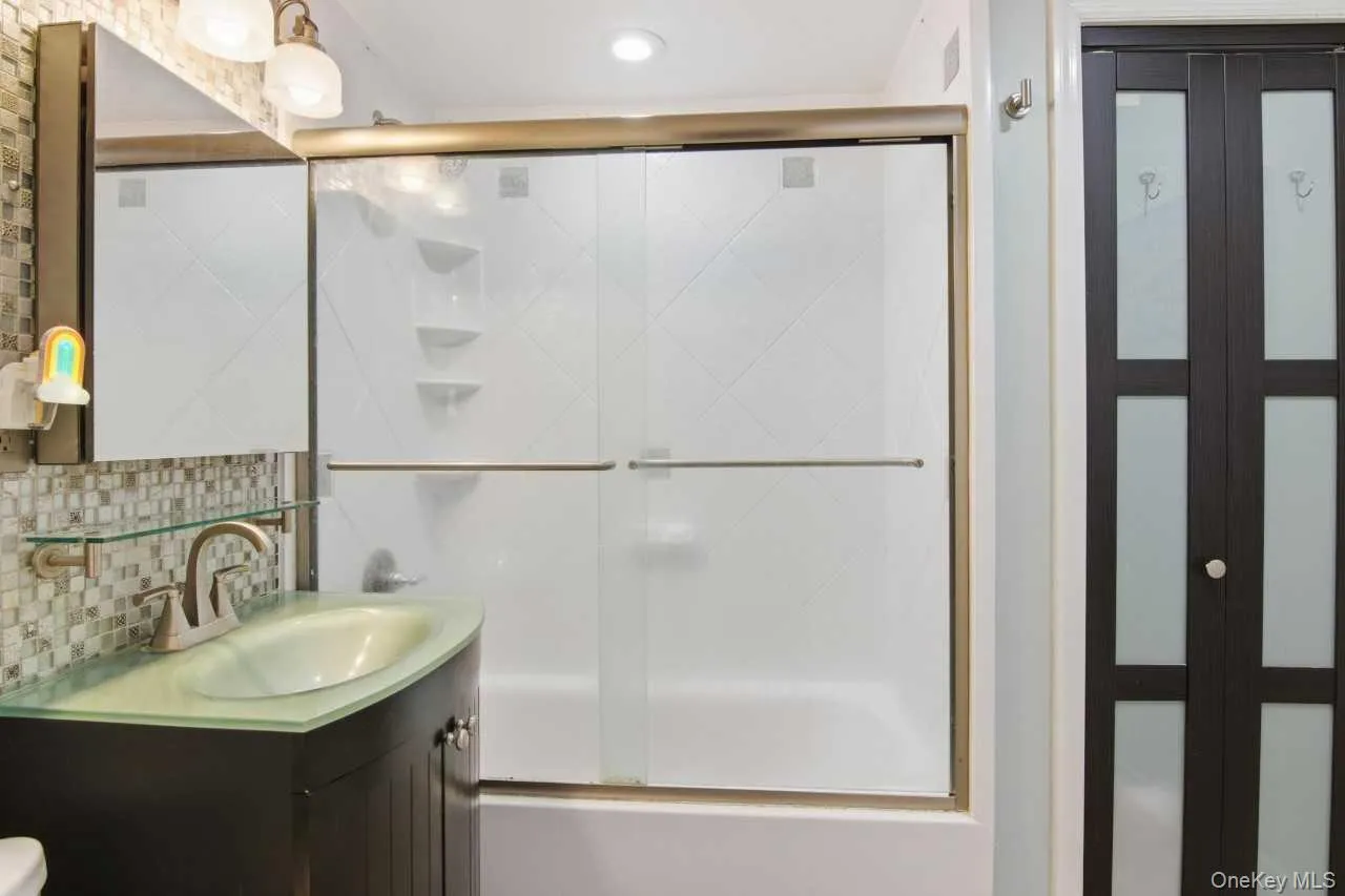 52 Brompton Road, North Hempstead, NY, 2 Bedrooms Bedrooms, 4 Rooms Rooms,1 BathroomBathrooms,Residential,For Rent,Brompton,0,950651 52 Brompton Road, North Hempstead, NY, 2 Bedrooms Bedrooms, 4 Rooms Rooms,1 BathroomBathrooms,Residential,For Rent,Brompton,0,950651
