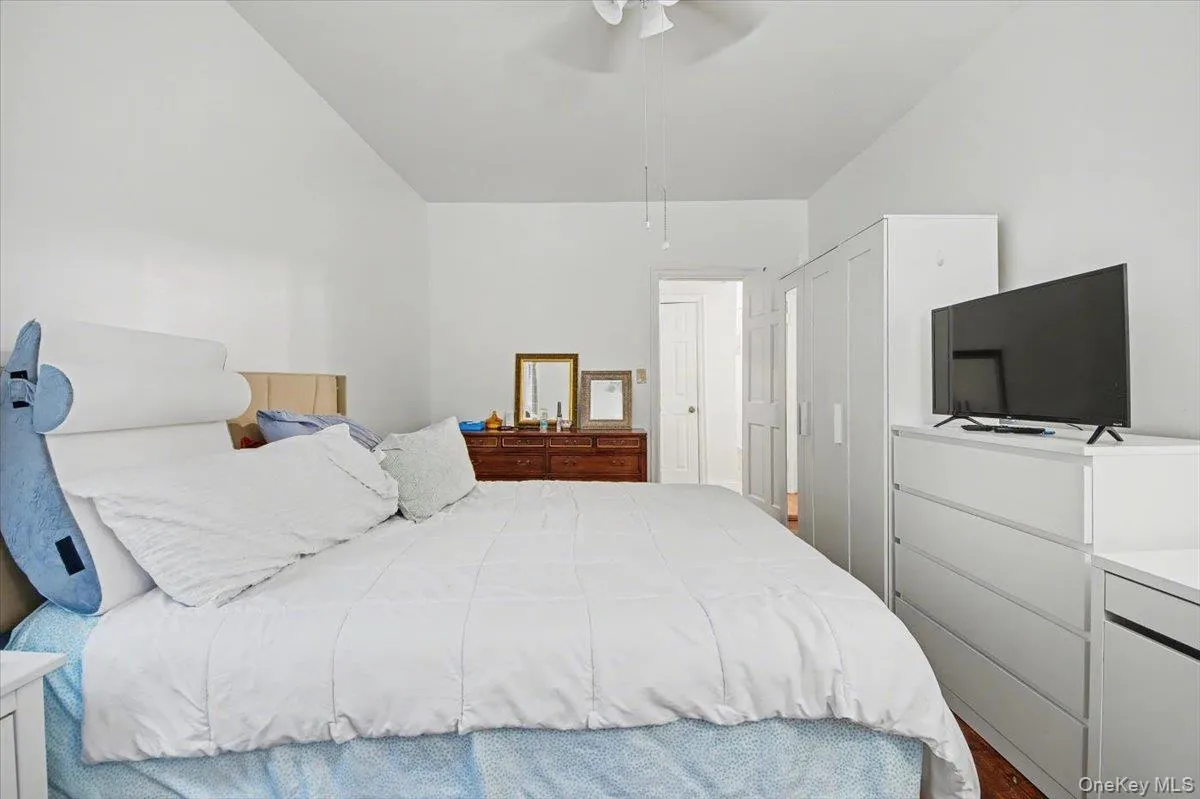 Bedroom featuring ceiling fan Bedroom featuring ceiling fan
