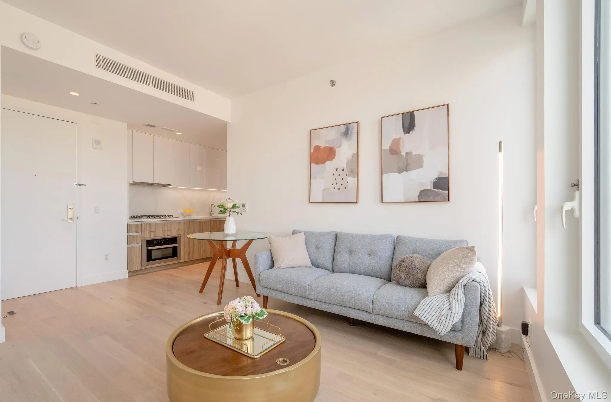 136-18 Maple Avenue, New York, NY, 2 Bedrooms Bedrooms, 4 Rooms Rooms,1 BathroomBathrooms,Residential Lease,For Rent,Maple,0,950927 136-18 Maple Avenue, New York, NY, 2 Bedrooms Bedrooms, 4 Rooms Rooms,1 BathroomBathrooms,Residential Lease,For Rent,Maple,0,950927