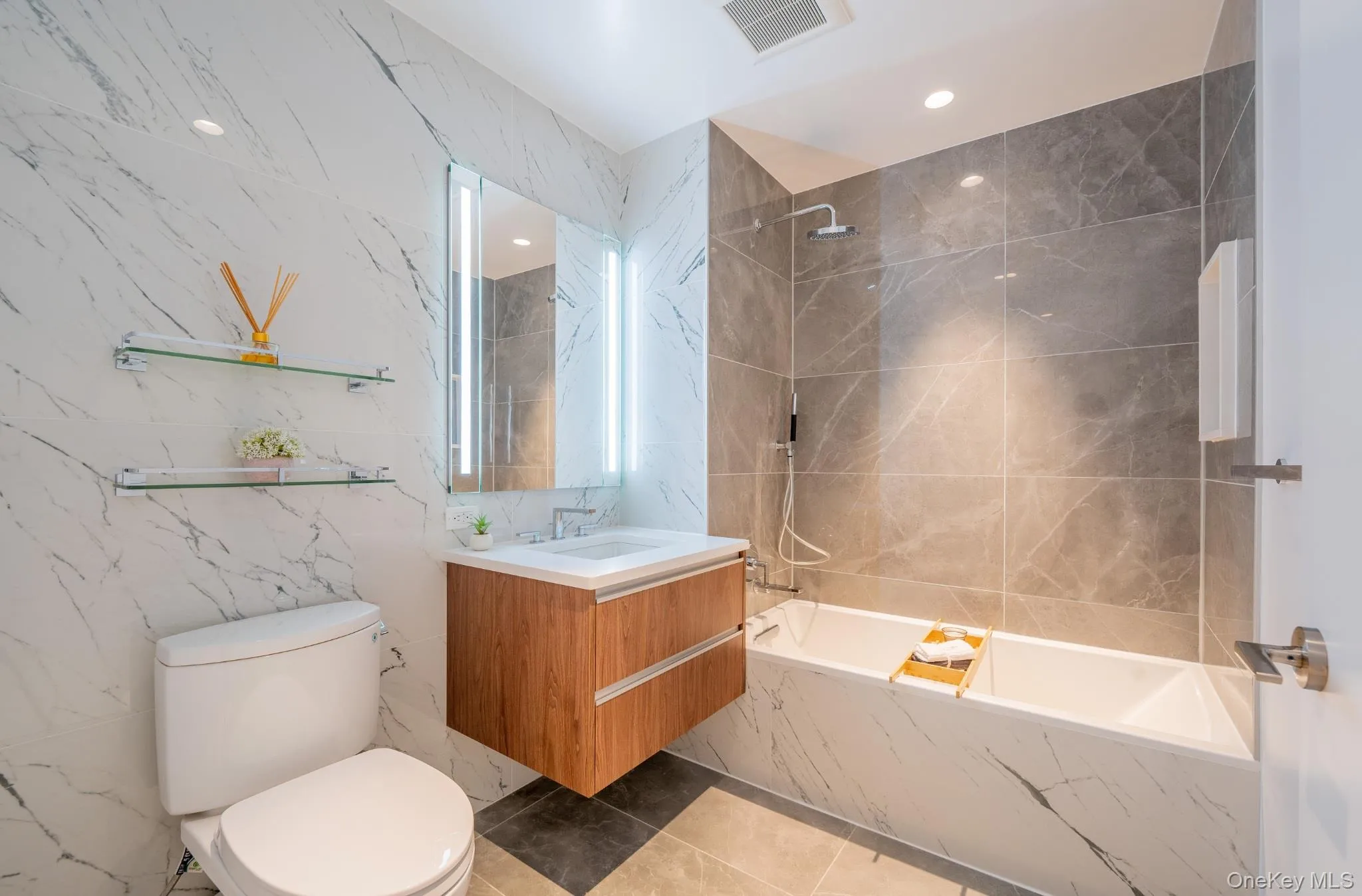 136-18 Maple Avenue, New York, NY, 2 Bedrooms Bedrooms, 4 Rooms Rooms,1 BathroomBathrooms,Residential Lease,For Rent,Maple,0,950927 136-18 Maple Avenue, New York, NY, 2 Bedrooms Bedrooms, 4 Rooms Rooms,1 BathroomBathrooms,Residential Lease,For Rent,Maple,0,950927