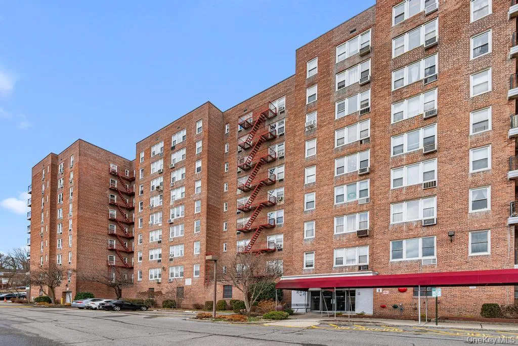 View of apartment building / complex View of apartment building / complex