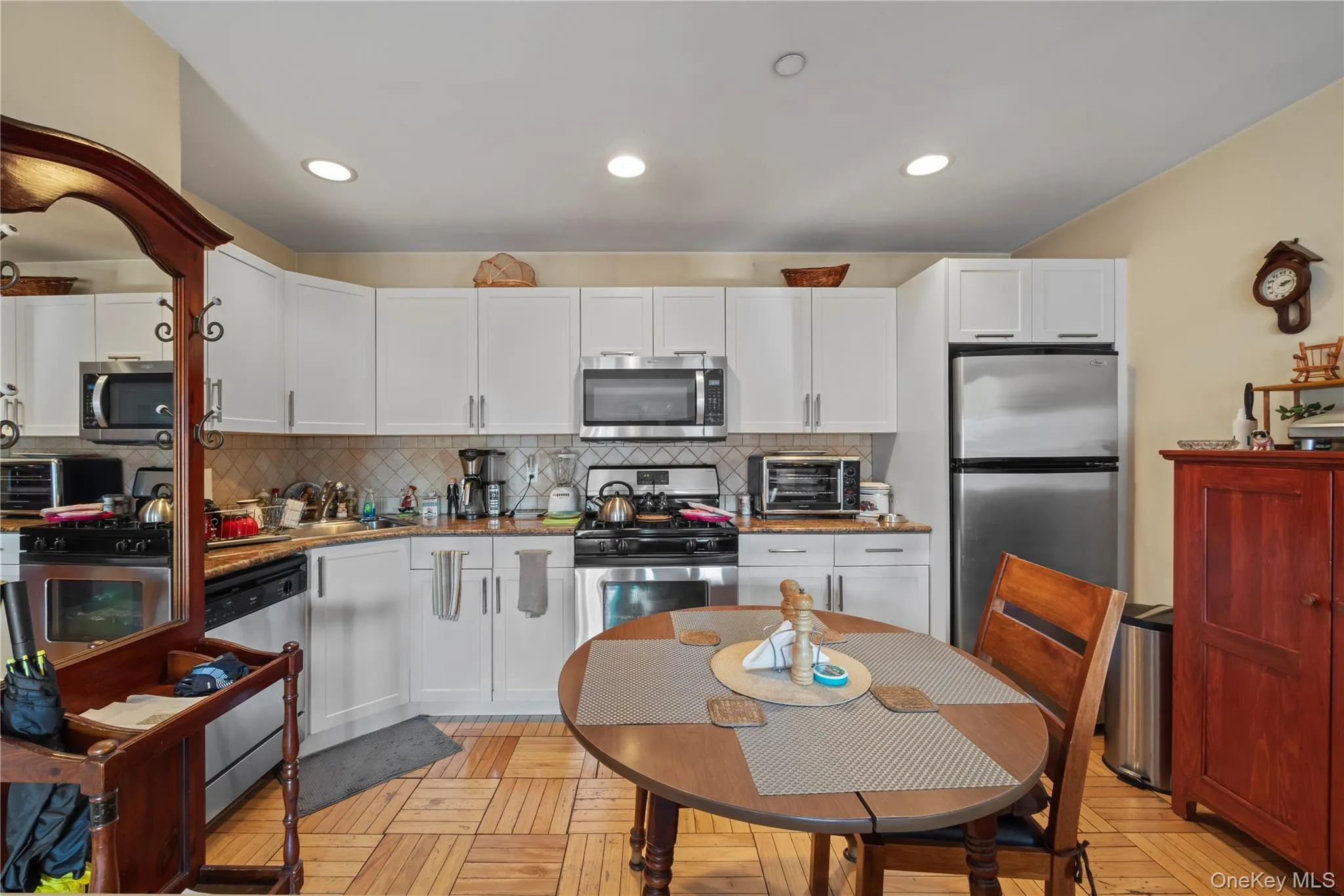 1600 Parkview Avenue, New York, NY, 2 Bedrooms Bedrooms, 4 Rooms Rooms,1 BathroomBathrooms,Residential,For Rent,Parkview,0,950998 1600 Parkview Avenue, New York, NY, 2 Bedrooms Bedrooms, 4 Rooms Rooms,1 BathroomBathrooms,Residential,For Rent,Parkview,0,950998