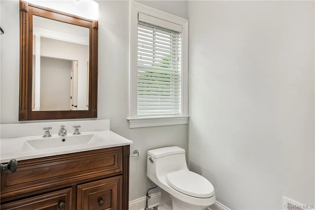 FIRST FLOOR POWDER ROOM FIRST FLOOR POWDER ROOM