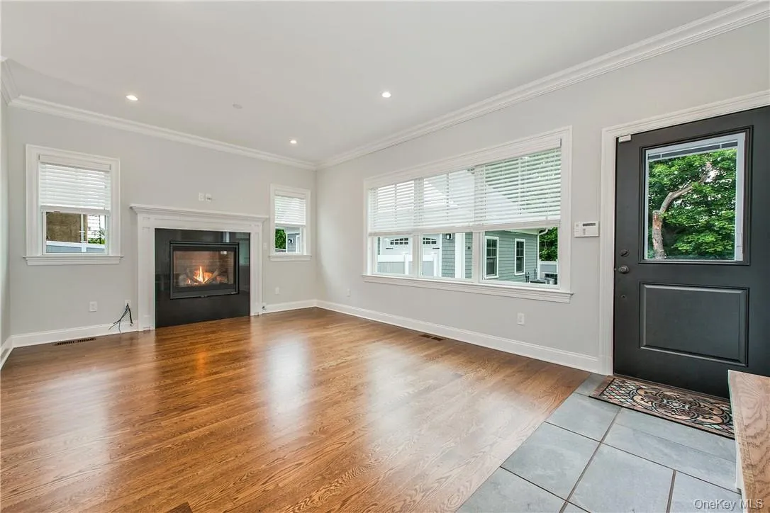 REAR ENTRANCE WITH COAT STORAGE REAR ENTRANCE WITH COAT STORAGE