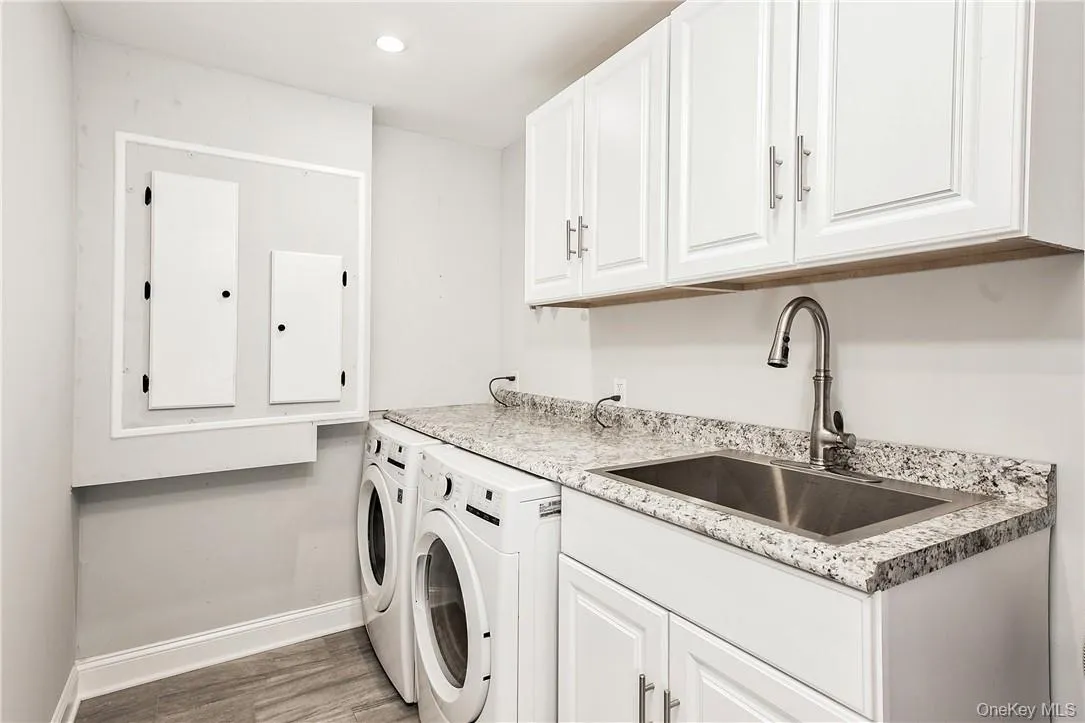 LAUNDRY ROOM ON LOWER LEVEL LAUNDRY ROOM ON LOWER LEVEL