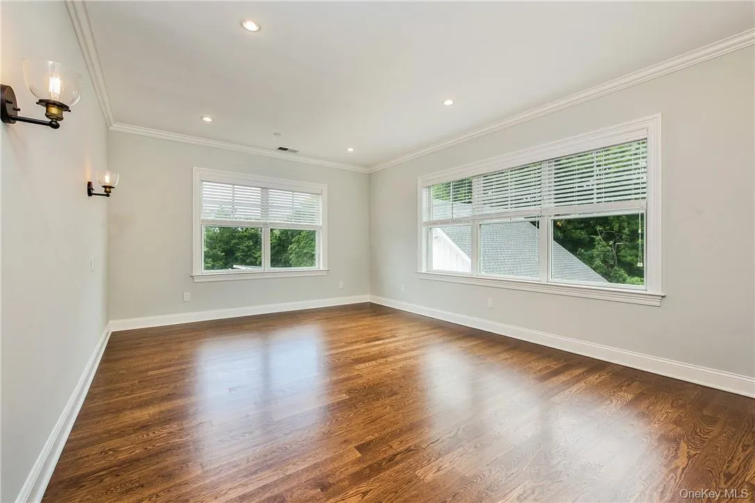 CORNER MASTER BEDROOM CORNER MASTER BEDROOM