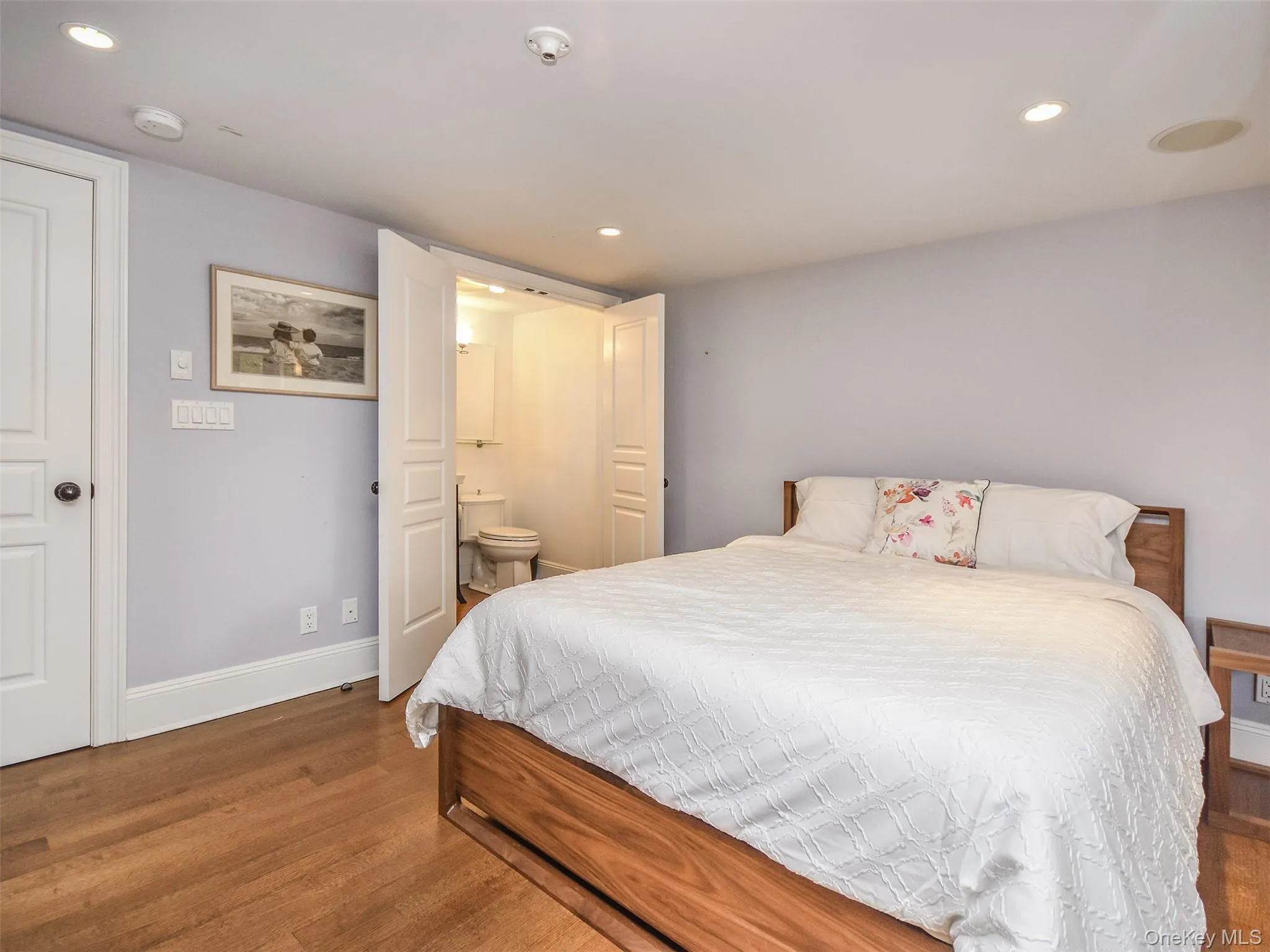 Bedroom with ensuite bathroom Bedroom with ensuite bathroom