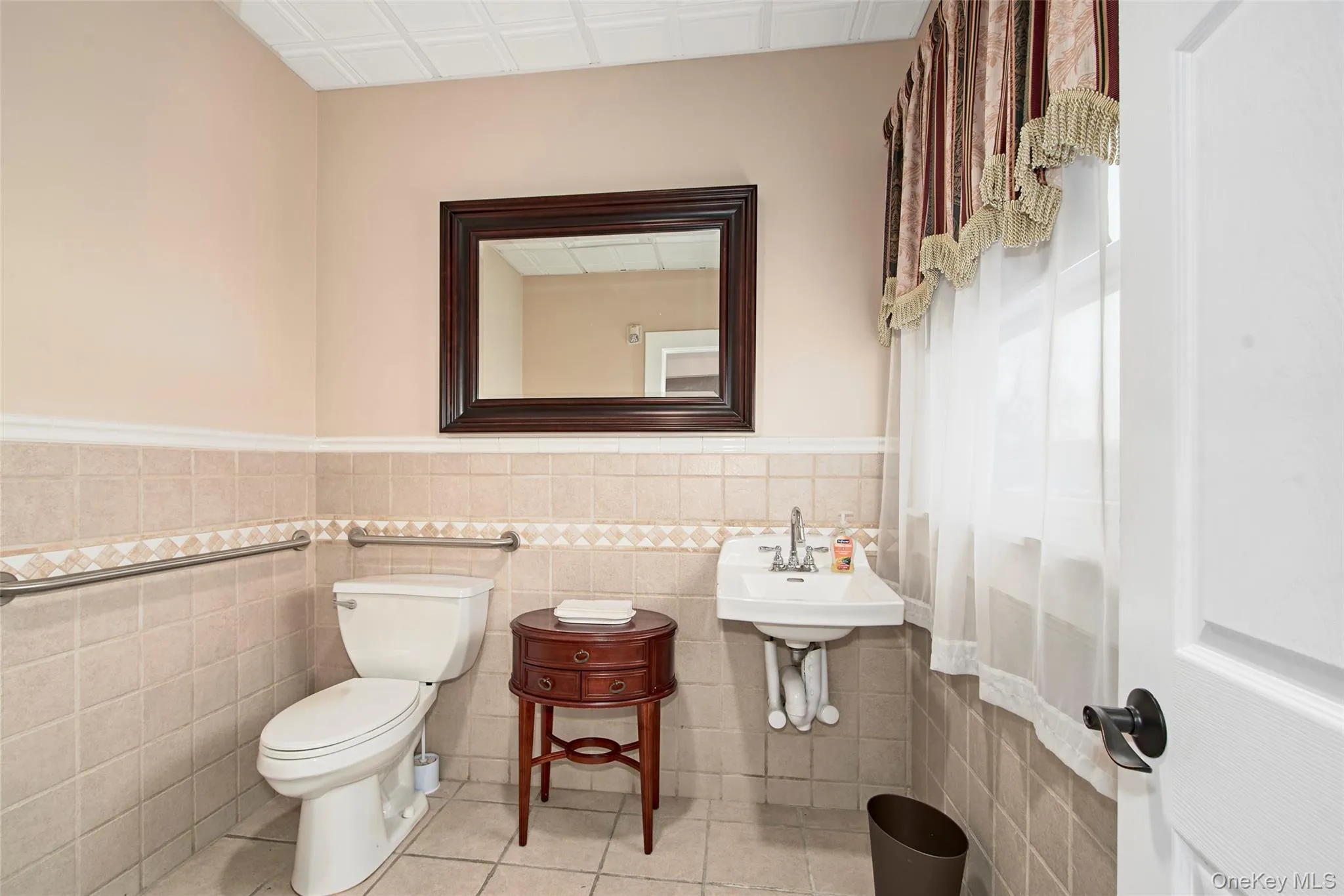 1/2 bath (1) 1/2 bath (1)