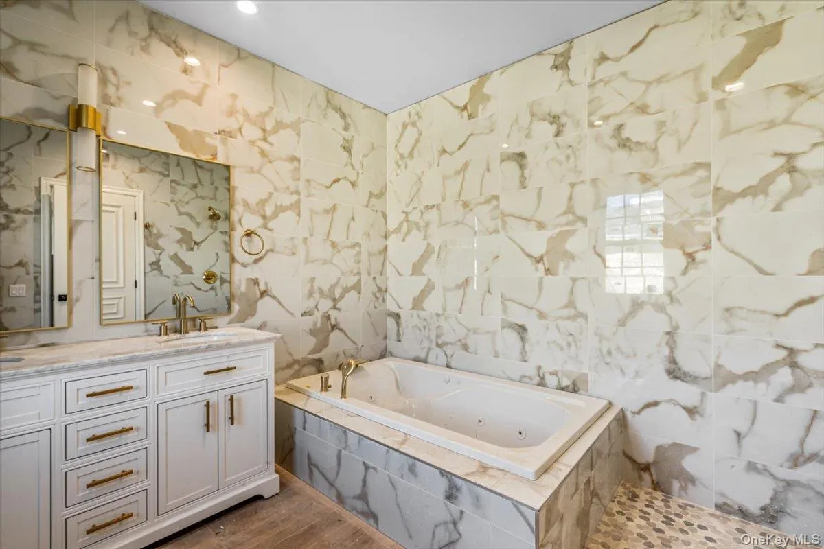 233-17 38th Drive, New York, NY, 5 Bedrooms Bedrooms, 8 Rooms Rooms,3 BathroomsBathrooms,Residential,For Rent,38th,0,951089 233-17 38th Drive, New York, NY, 5 Bedrooms Bedrooms, 8 Rooms Rooms,3 BathroomsBathrooms,Residential,For Rent,38th,0,951089