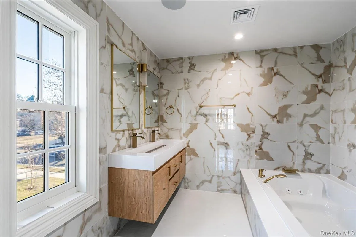 233-25 38th Drive, New York, NY, 5 Bedrooms Bedrooms, 8 Rooms Rooms,3 BathroomsBathrooms,Residential,For Rent,38th,0,951092 233-25 38th Drive, New York, NY, 5 Bedrooms Bedrooms, 8 Rooms Rooms,3 BathroomsBathrooms,Residential,For Rent,38th,0,951092
