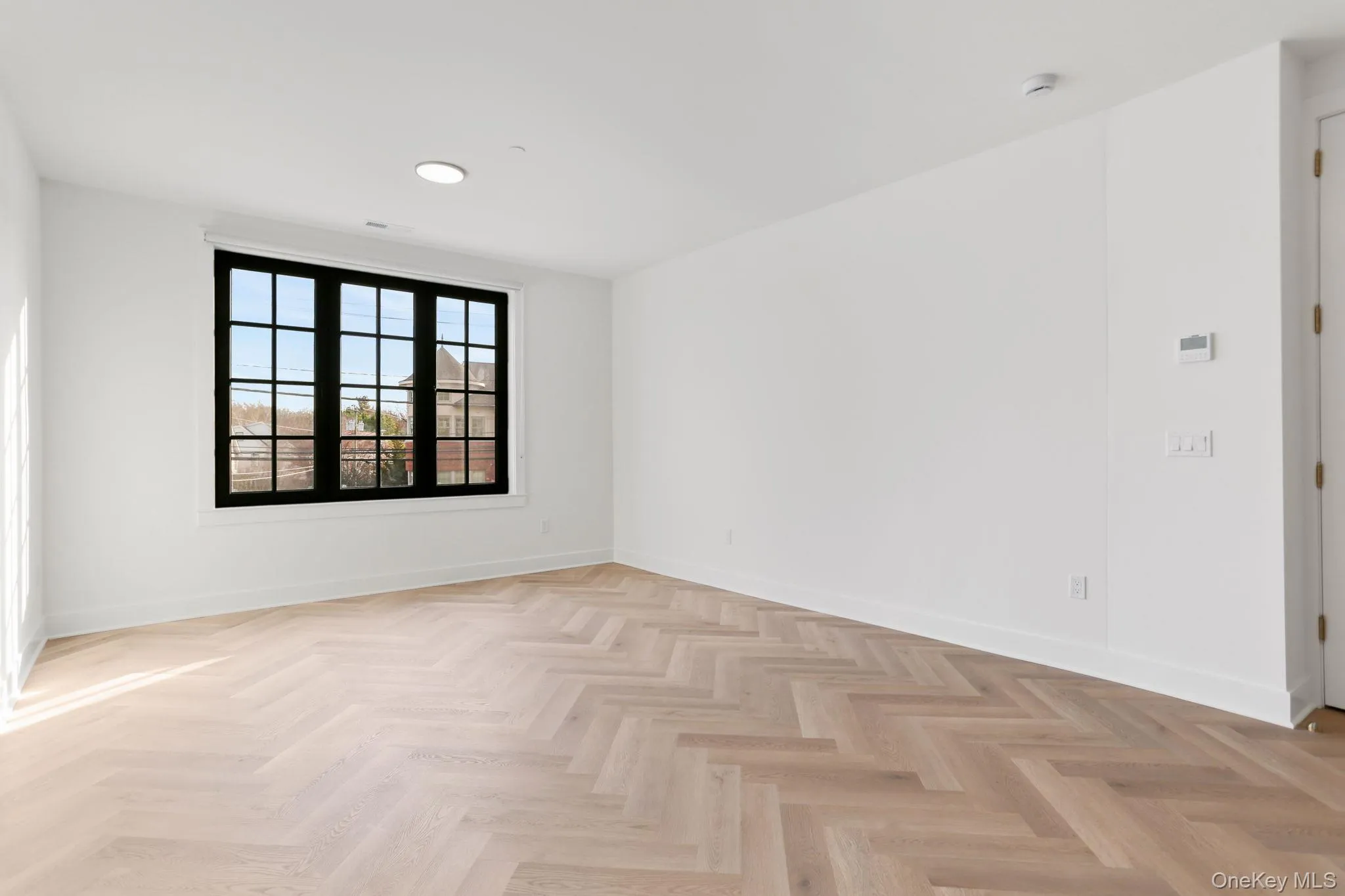 Unfurnished room featuring baseboards and recessed lighting Unfurnished room featuring baseboards and recessed lighting