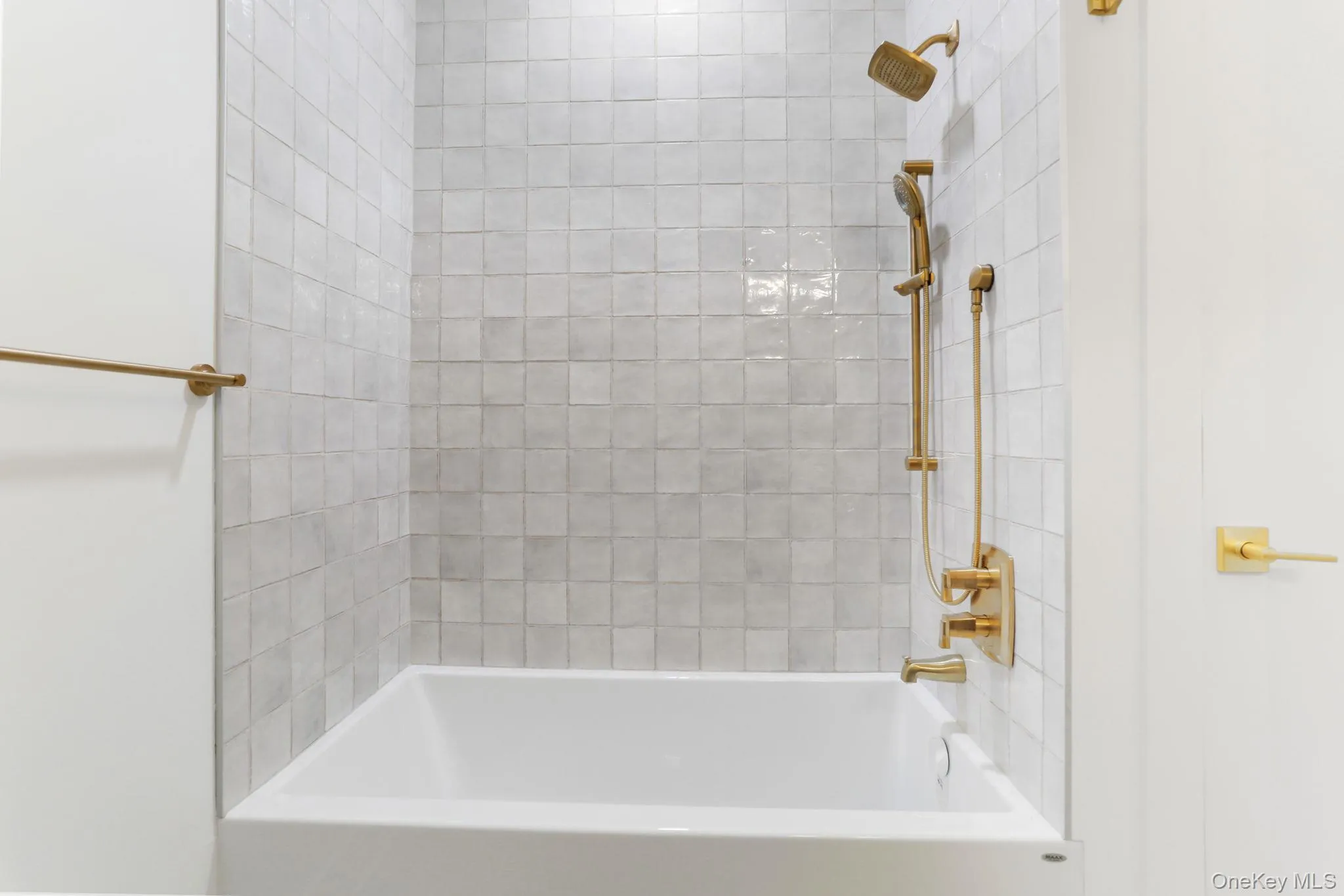 Bathroom with shower / washtub combination Bathroom with shower / washtub combination