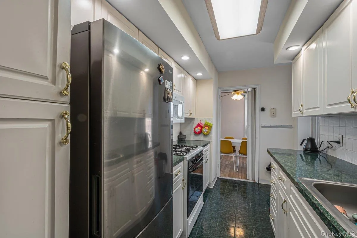 18-50 211 Street, New York, NY, 1 Bedroom Bedrooms, 4 Rooms Rooms,1 BathroomBathrooms,Residential Sale,For Rent,211,0,951238 18-50 211 Street, New York, NY, 1 Bedroom Bedrooms, 4 Rooms Rooms,1 BathroomBathrooms,Residential Sale,For Rent,211,0,951238