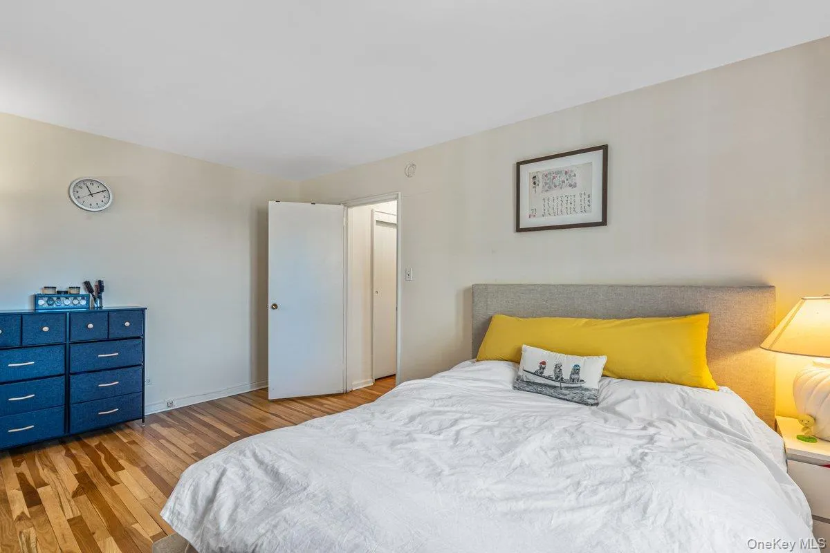 18-50 211 Street, New York, NY, 1 Bedroom Bedrooms, 4 Rooms Rooms,1 BathroomBathrooms,Residential Sale,For Rent,211,0,951238 18-50 211 Street, New York, NY, 1 Bedroom Bedrooms, 4 Rooms Rooms,1 BathroomBathrooms,Residential Sale,For Rent,211,0,951238