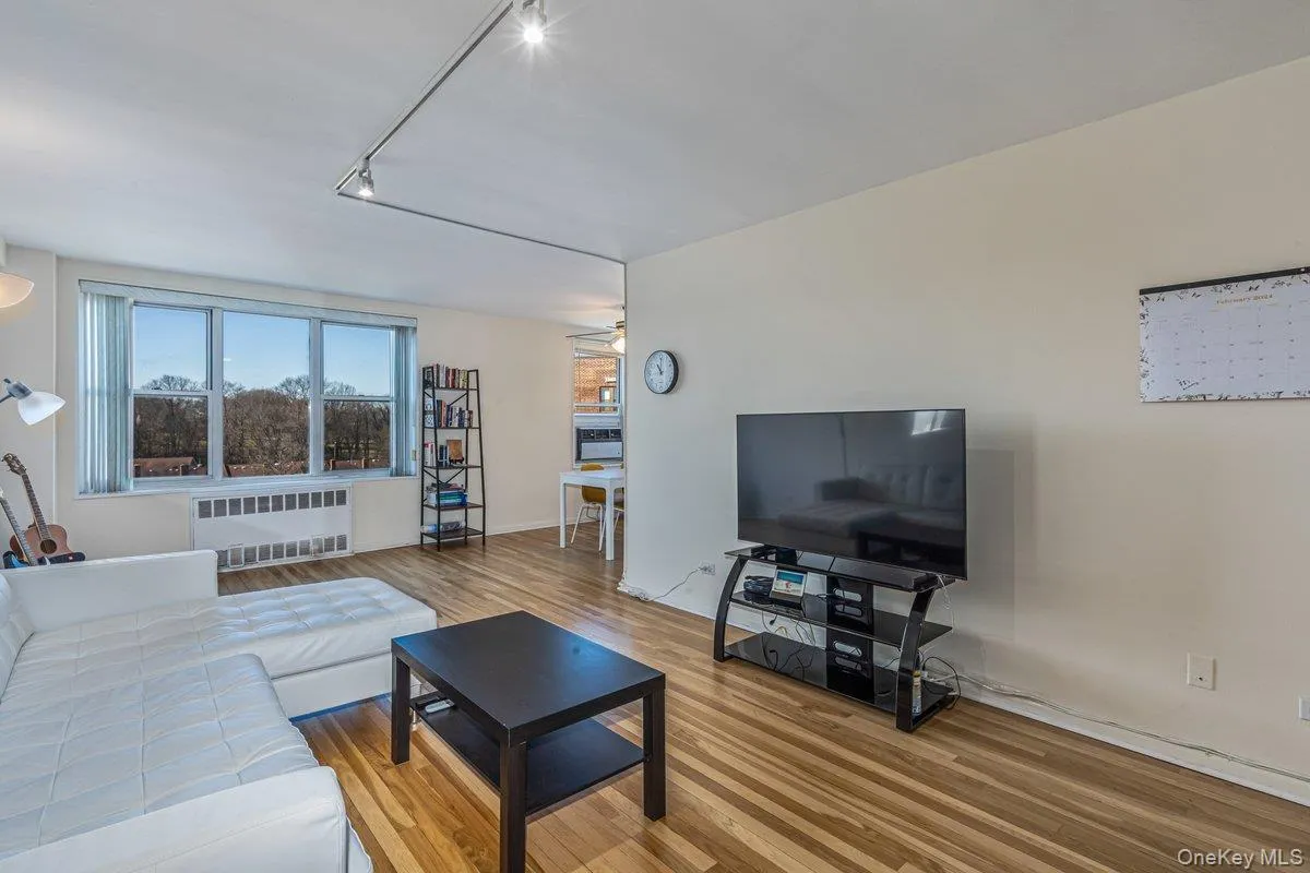 18-50 211 Street, New York, NY, 1 Bedroom Bedrooms, 4 Rooms Rooms,1 BathroomBathrooms,Residential Sale,For Rent,211,0,951238 18-50 211 Street, New York, NY, 1 Bedroom Bedrooms, 4 Rooms Rooms,1 BathroomBathrooms,Residential Sale,For Rent,211,0,951238