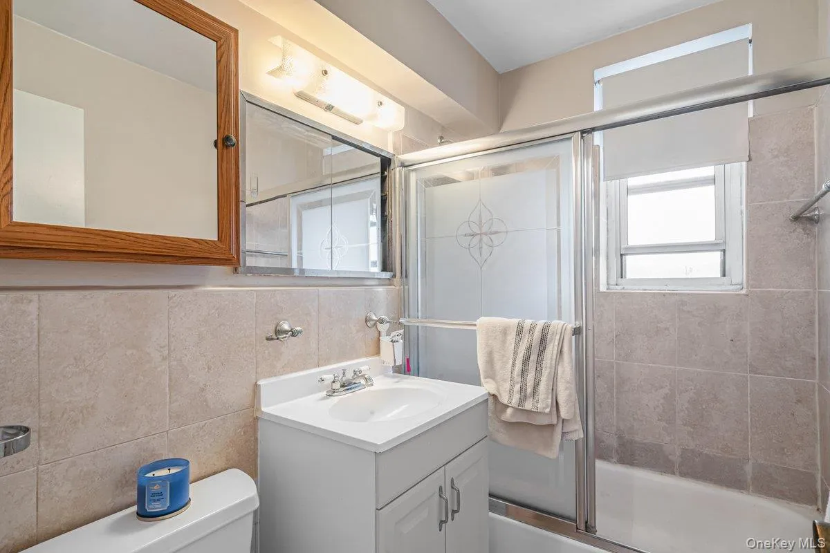 18-50 211 Street, New York, NY, 1 Bedroom Bedrooms, 4 Rooms Rooms,1 BathroomBathrooms,Residential Sale,For Rent,211,0,951238 18-50 211 Street, New York, NY, 1 Bedroom Bedrooms, 4 Rooms Rooms,1 BathroomBathrooms,Residential Sale,For Rent,211,0,951238
