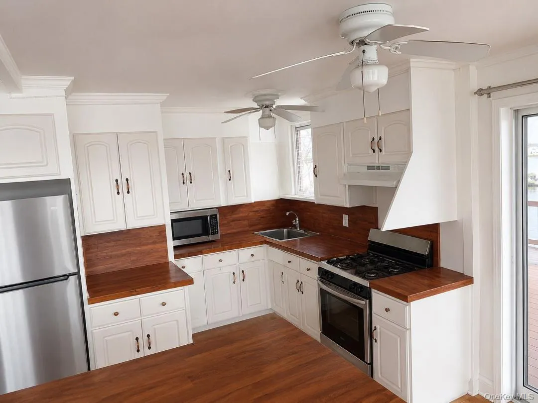 9934 164th Avenue, New York, NY, 4 Bedrooms Bedrooms, 8 Rooms Rooms,2 BathroomsBathrooms,Residential Sale,For Rent,164th,0,951250 9934 164th Avenue, New York, NY, 4 Bedrooms Bedrooms, 8 Rooms Rooms,2 BathroomsBathrooms,Residential Sale,For Rent,164th,0,951250