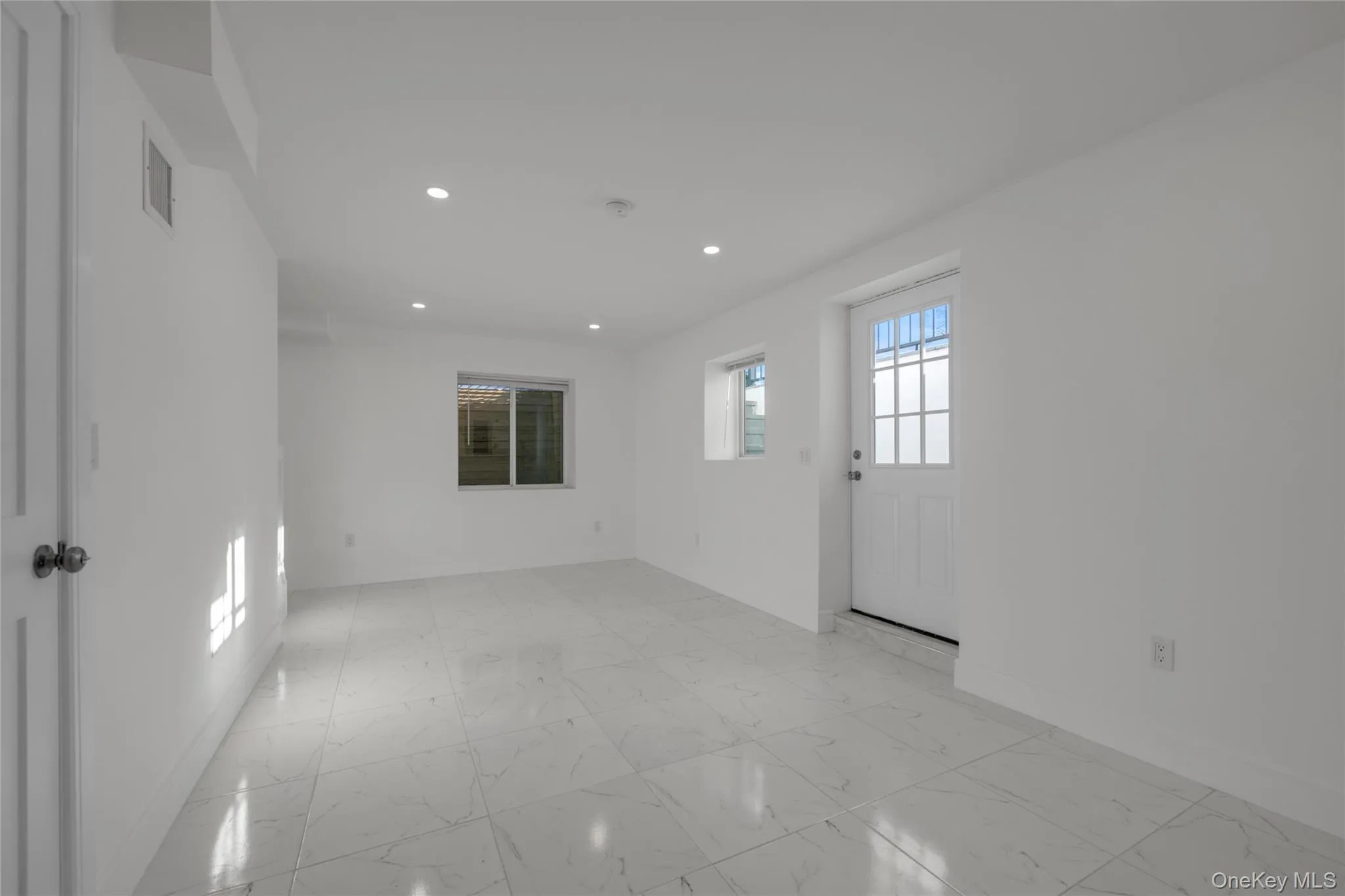 One Manhasset Avenue, North Hempstead, NY, 4 Bedrooms Bedrooms, 8 Rooms Rooms,3 BathroomsBathrooms,Residential Lease,For Rent,Manhasset,0,951281 One Manhasset Avenue, North Hempstead, NY, 4 Bedrooms Bedrooms, 8 Rooms Rooms,3 BathroomsBathrooms,Residential Lease,For Rent,Manhasset,0,951281