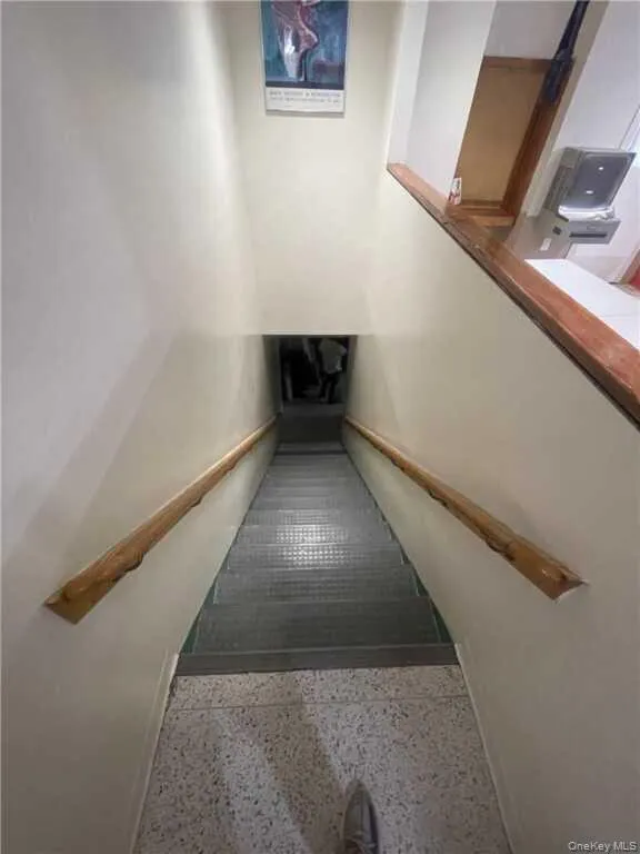 Staircase with baseboards Staircase with baseboards