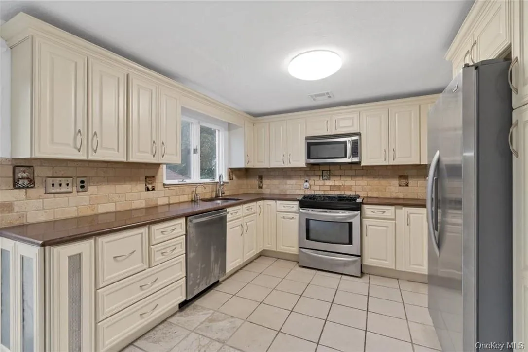 1467 Goshen Turnpike, Middletown, NY, 3 Bedrooms Bedrooms, 6 Rooms Rooms,2 BathroomsBathrooms,Residential Lease,Idx,Goshen,0,951307 1467 Goshen Turnpike, Middletown, NY, 3 Bedrooms Bedrooms, 6 Rooms Rooms,2 BathroomsBathrooms,Residential Lease,Idx,Goshen,0,951307