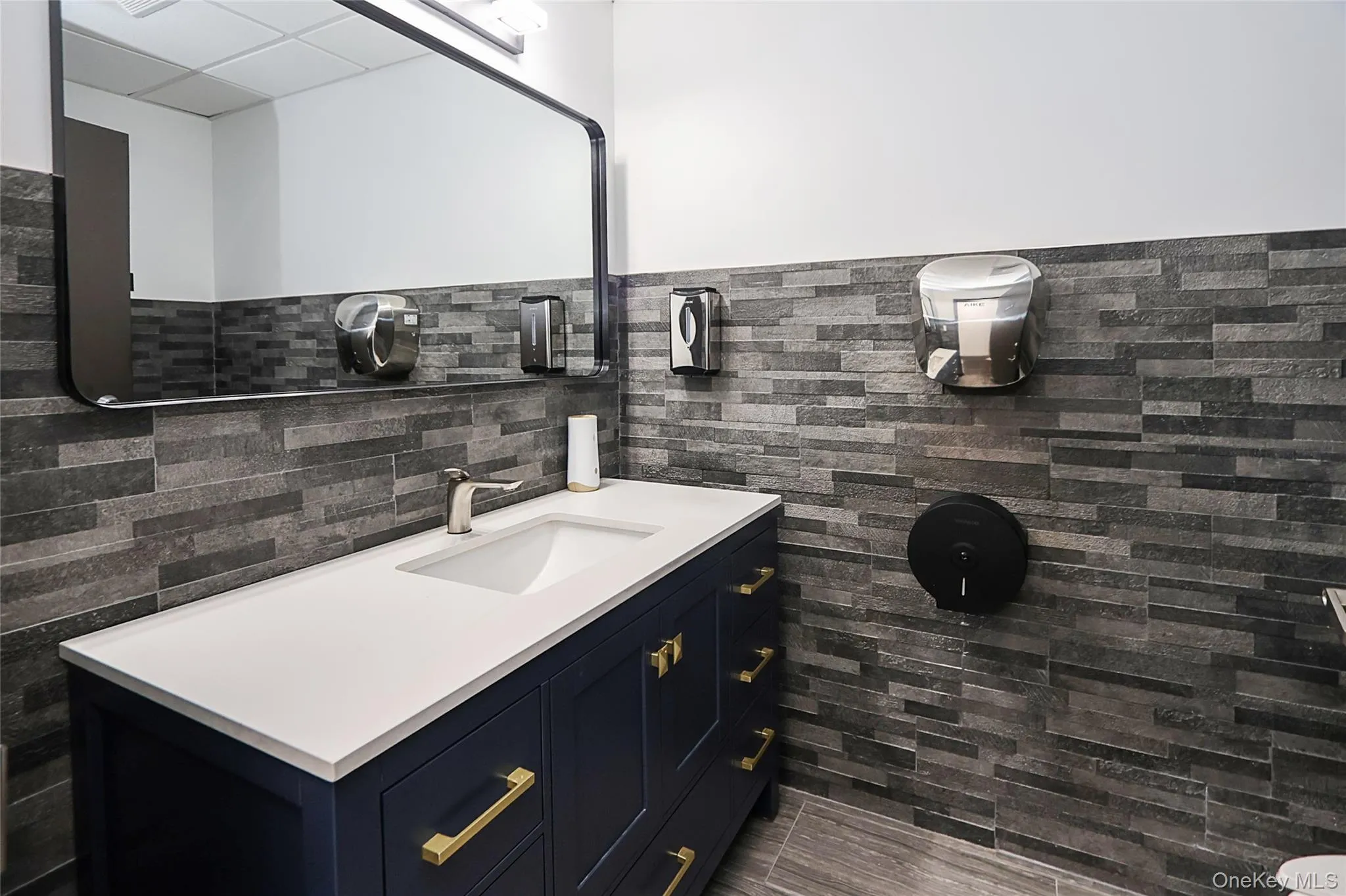 40 Railroad Avenue, Oyster Bay, NY, ,Commercial Lease,For Rent,Railroad,0,951323 40 Railroad Avenue, Oyster Bay, NY, ,Commercial Lease,For Rent,Railroad,0,951323