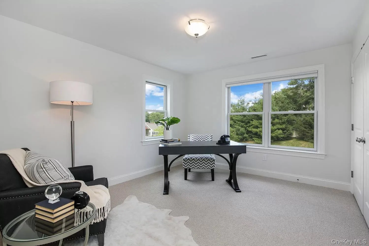 Bedroom - made into office. Bedroom - made into office.