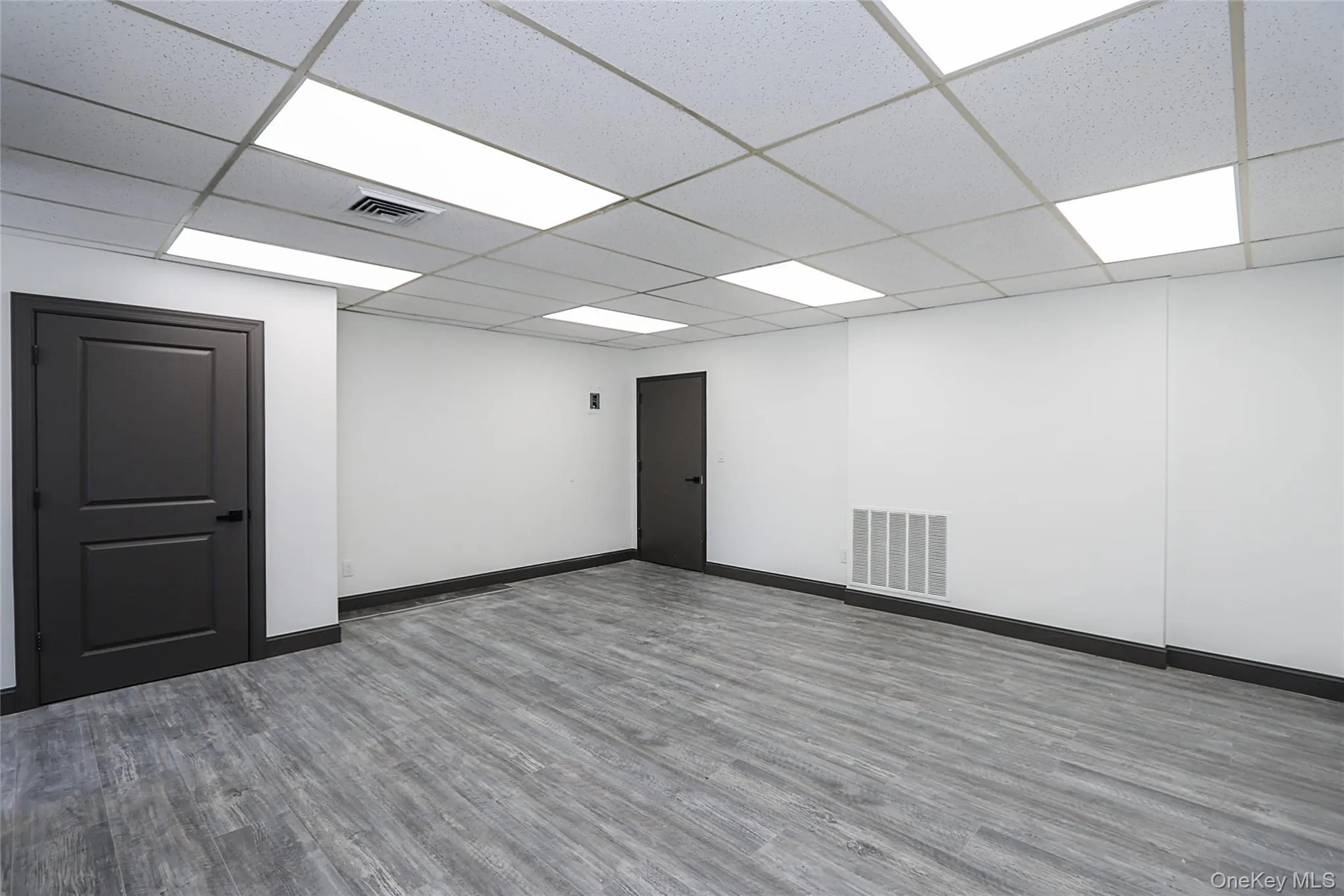 40 Railroad Avenue, Oyster Bay, NY, ,Commercial Lease,For Rent,Railroad,0,951365 40 Railroad Avenue, Oyster Bay, NY, ,Commercial Lease,For Rent,Railroad,0,951365