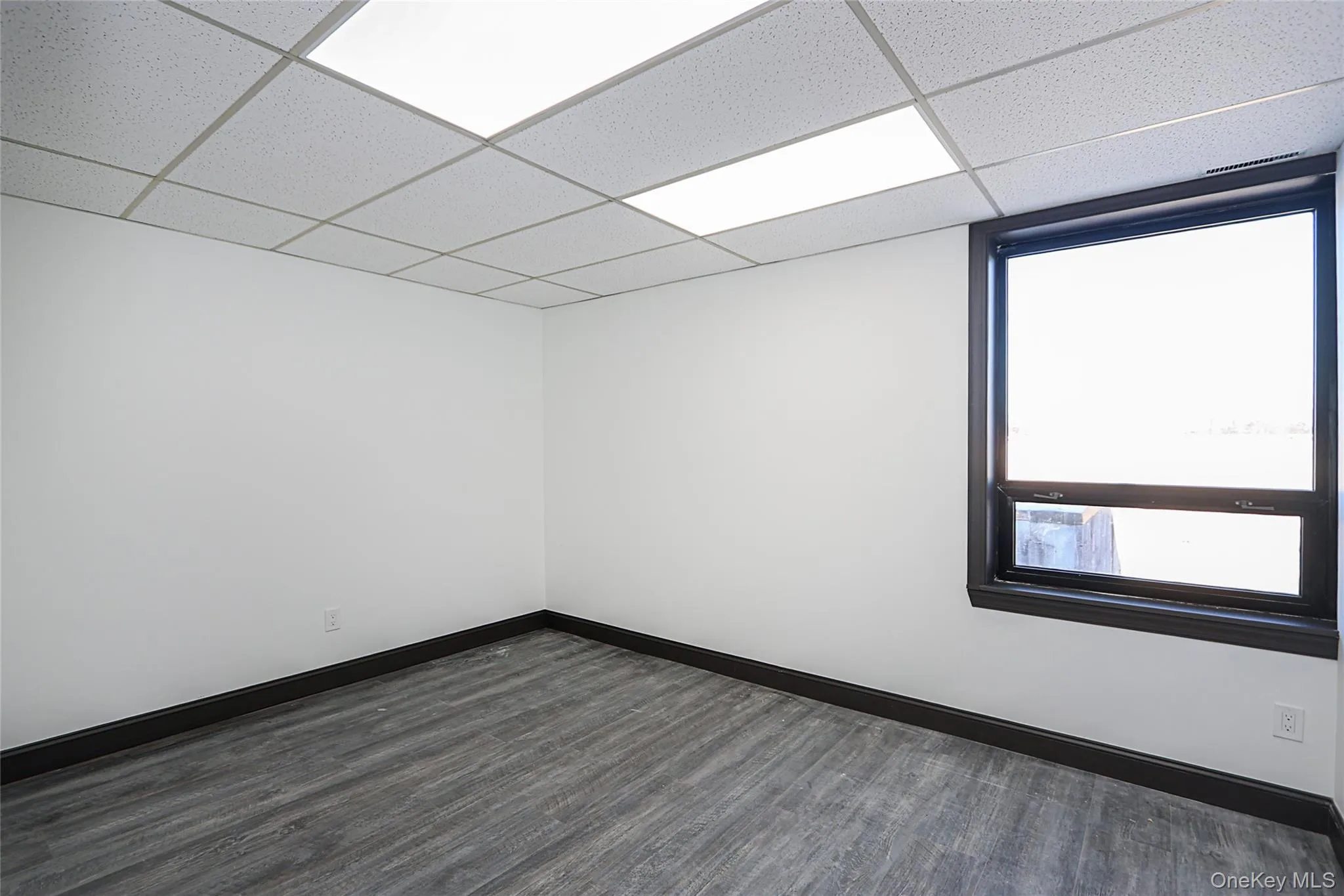 40 Railroad Avenue, Oyster Bay, NY, ,Commercial Lease,For Rent,Railroad,0,951365 40 Railroad Avenue, Oyster Bay, NY, ,Commercial Lease,For Rent,Railroad,0,951365