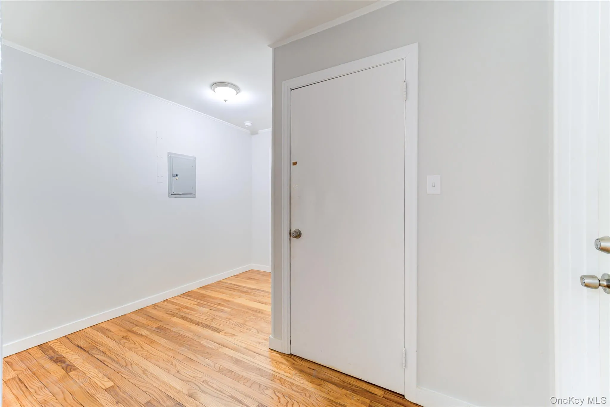 Common area at the top of the stairs between three apartments. Common area at the top of the stairs between three apartments.