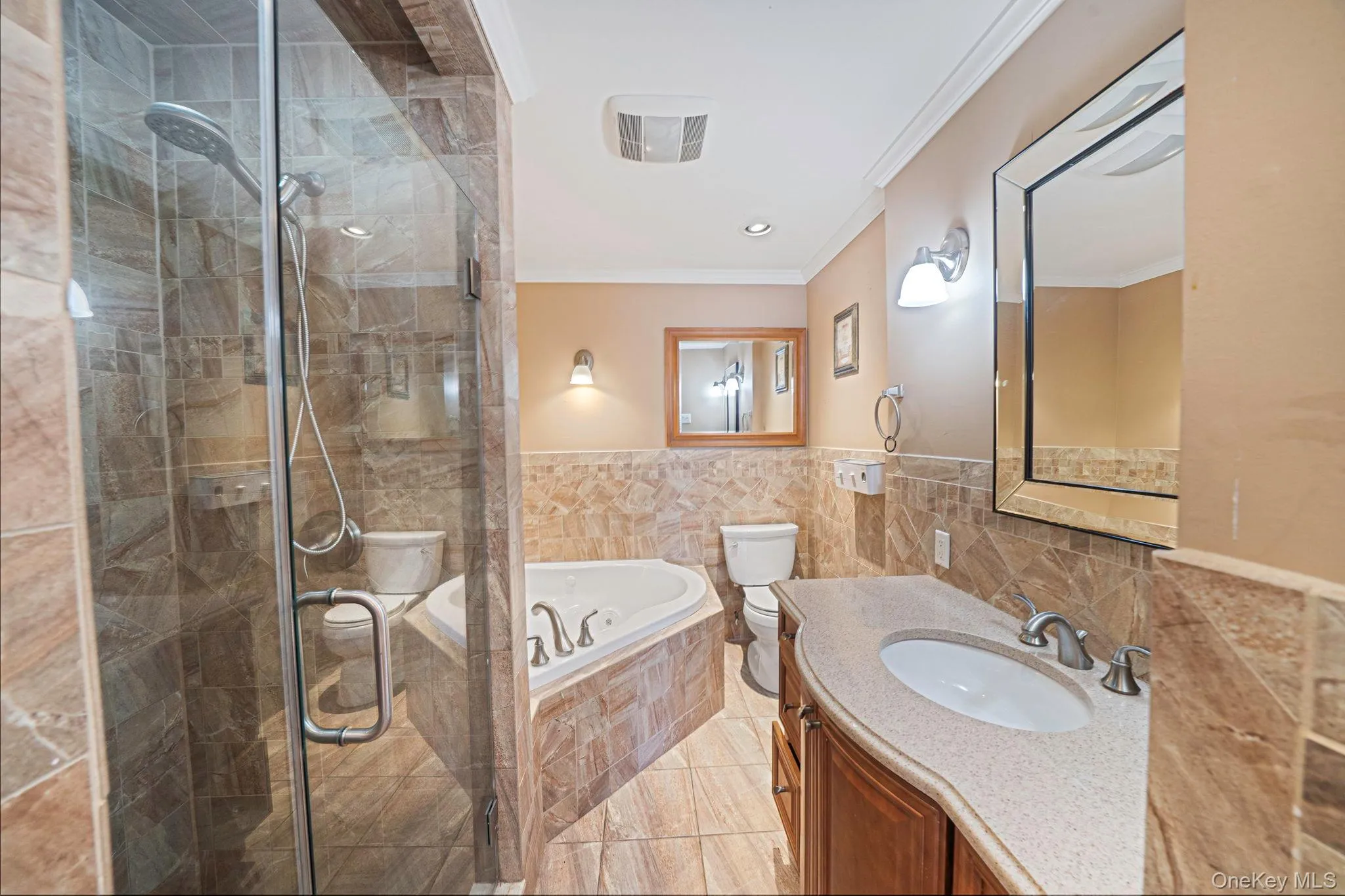 Upper Level Bathroom Upper Level Bathroom