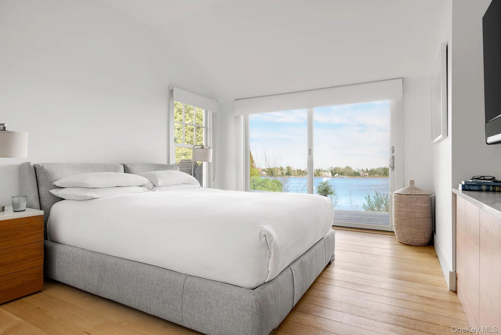 20 Whalers Walk, Southampton, NY, 4 Bedrooms Bedrooms, 9 Rooms Rooms,3 BathroomsBathrooms,Residential,For Rent,Whalers,0,951413 20 Whalers Walk, Southampton, NY, 4 Bedrooms Bedrooms, 9 Rooms Rooms,3 BathroomsBathrooms,Residential,For Rent,Whalers,0,951413