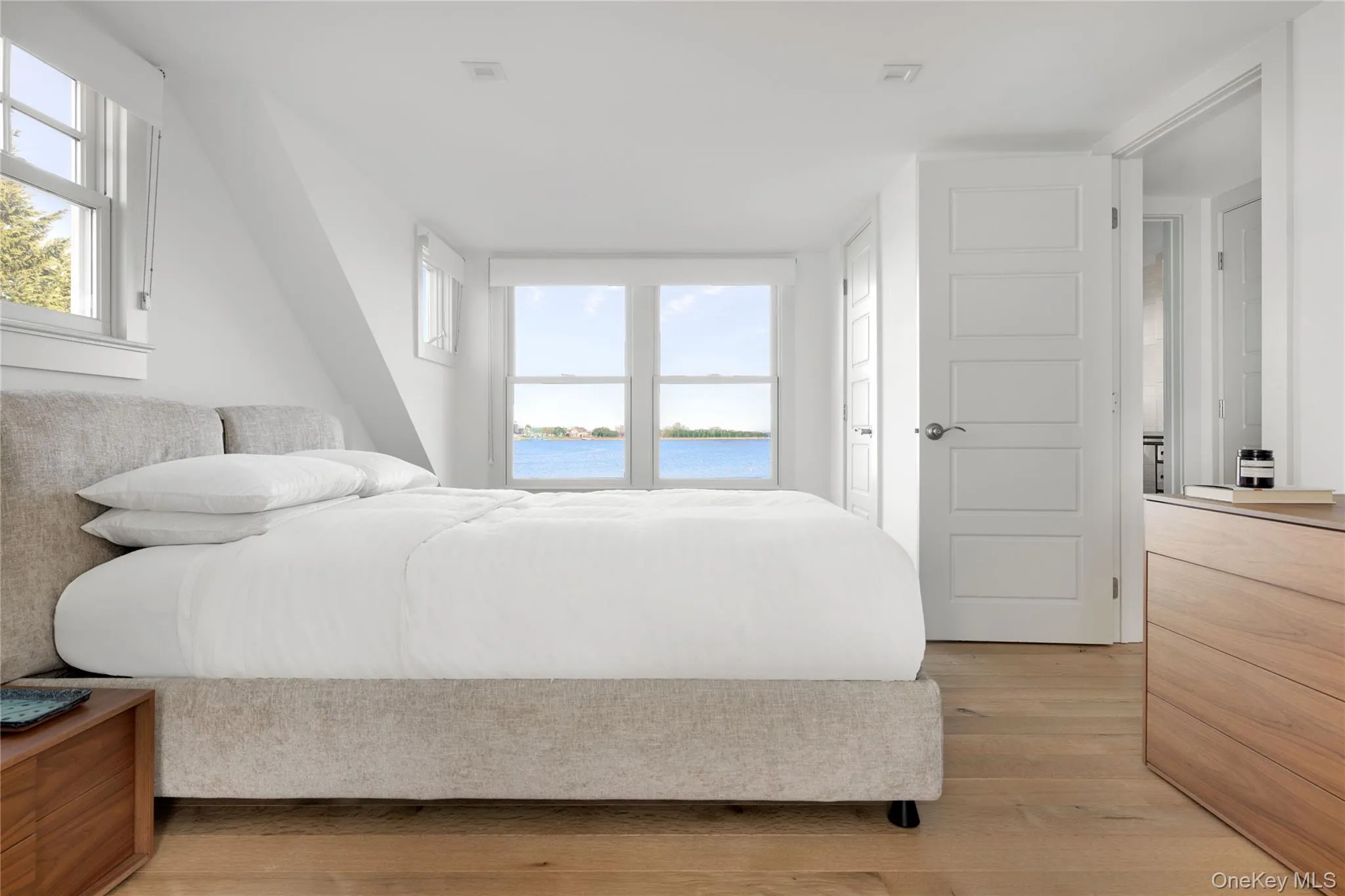 20 Whalers Walk, Southampton, NY, 4 Bedrooms Bedrooms, 9 Rooms Rooms,3 BathroomsBathrooms,Residential,For Rent,Whalers,0,951413 20 Whalers Walk, Southampton, NY, 4 Bedrooms Bedrooms, 9 Rooms Rooms,3 BathroomsBathrooms,Residential,For Rent,Whalers,0,951413