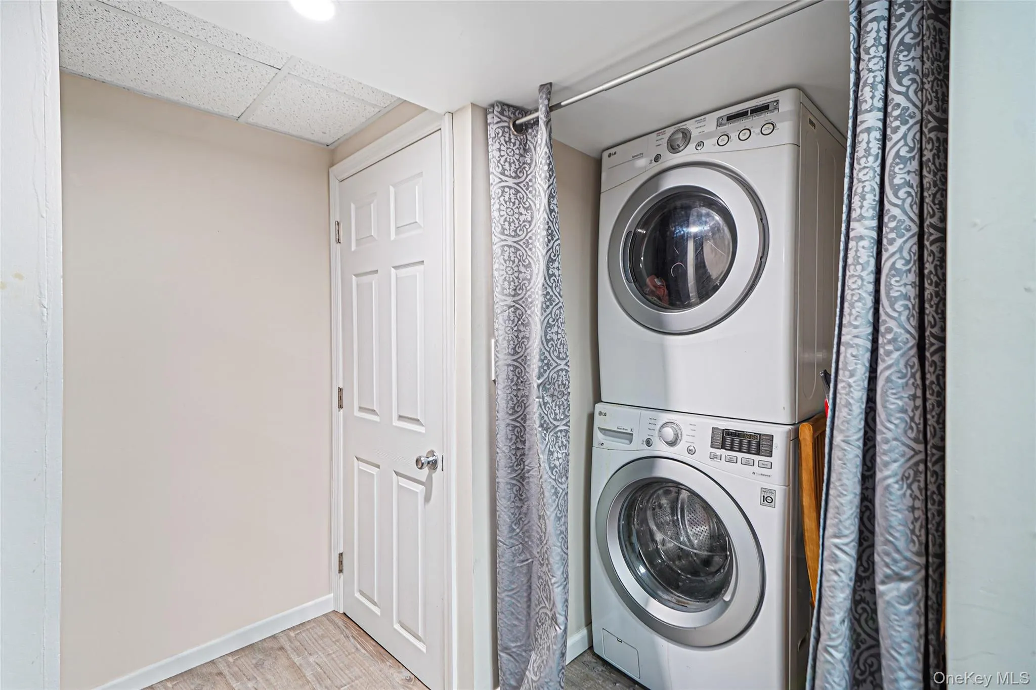 3 Hampton Drive, Brookhaven, NY, 3 Bedrooms Bedrooms, 8 Rooms Rooms,2 BathroomsBathrooms,Residential,For Rent,Hampton,0,951458 3 Hampton Drive, Brookhaven, NY, 3 Bedrooms Bedrooms, 8 Rooms Rooms,2 BathroomsBathrooms,Residential,For Rent,Hampton,0,951458