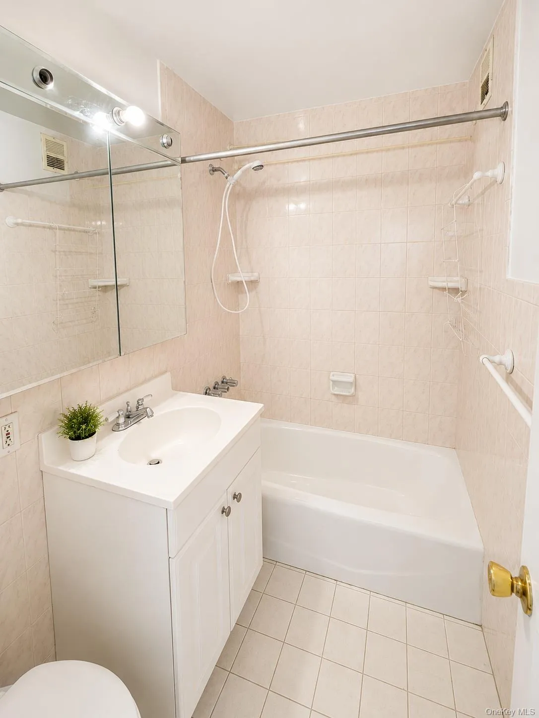 50-15 39th Street, New York, NY, 1 Bedroom Bedrooms, 3 Rooms Rooms,1 BathroomBathrooms,Residential,For Rent,39th,0,951477 50-15 39th Street, New York, NY, 1 Bedroom Bedrooms, 3 Rooms Rooms,1 BathroomBathrooms,Residential,For Rent,39th,0,951477