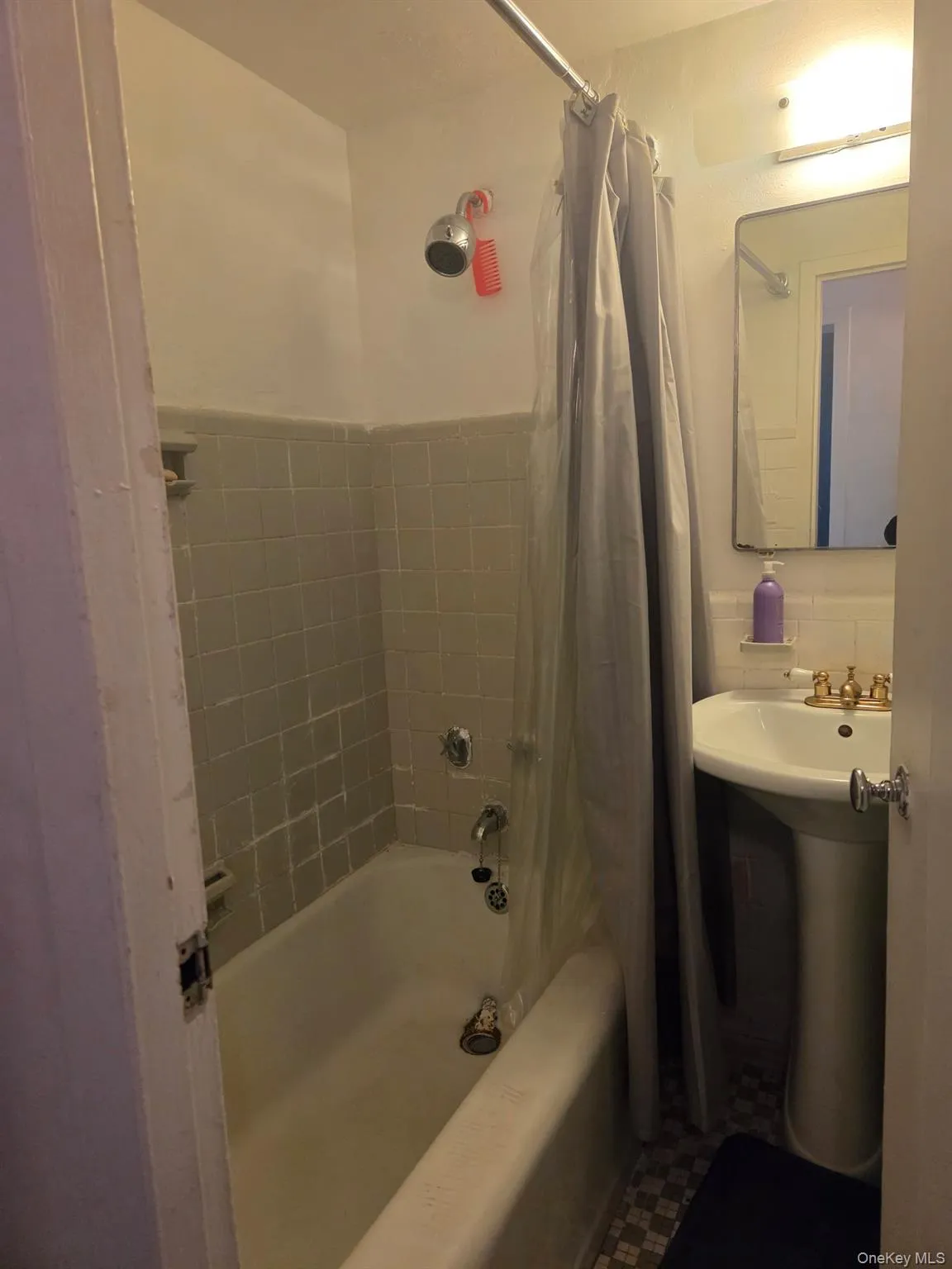 bathroom bathroom