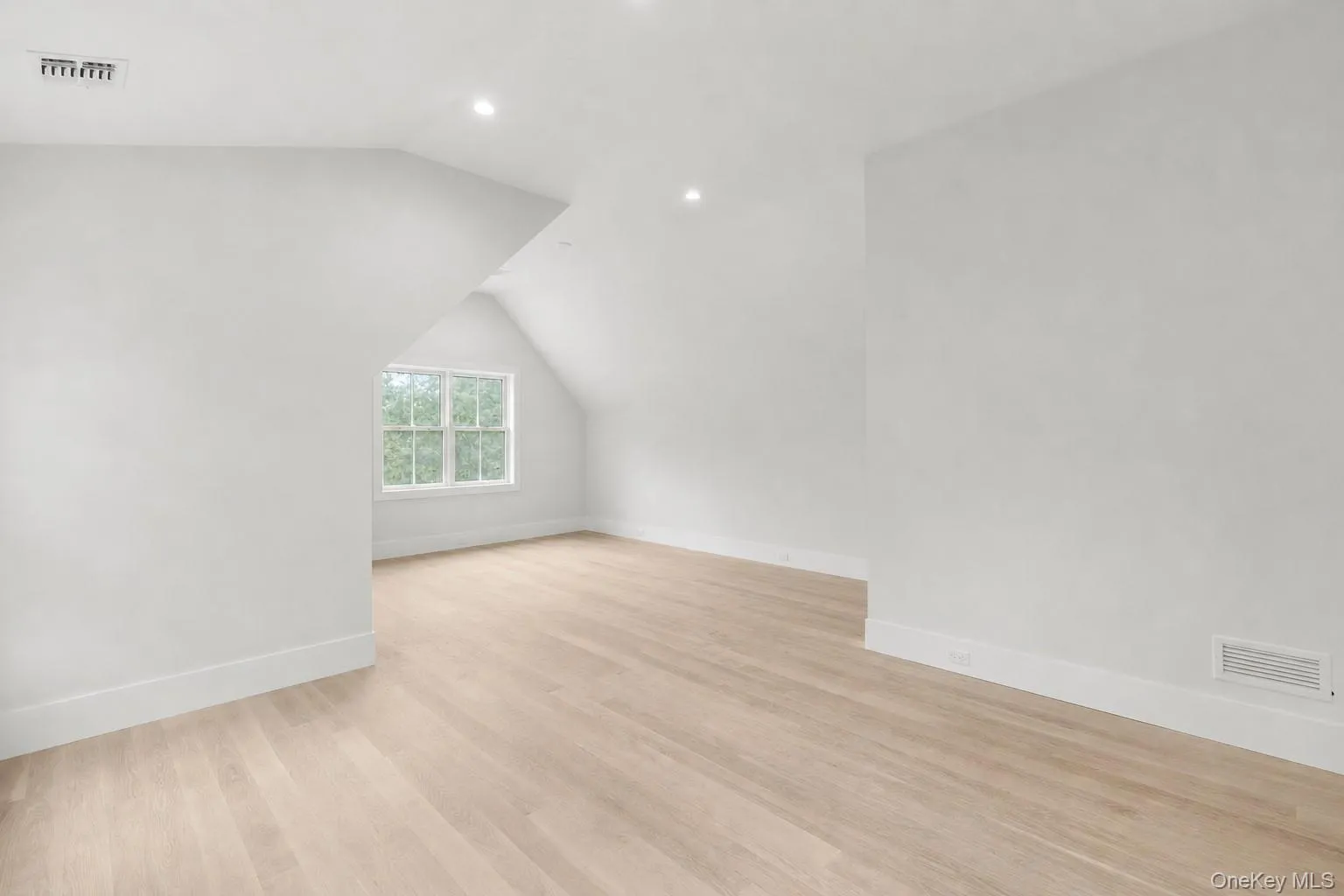 Bonus Room/ En Suite Bedroom