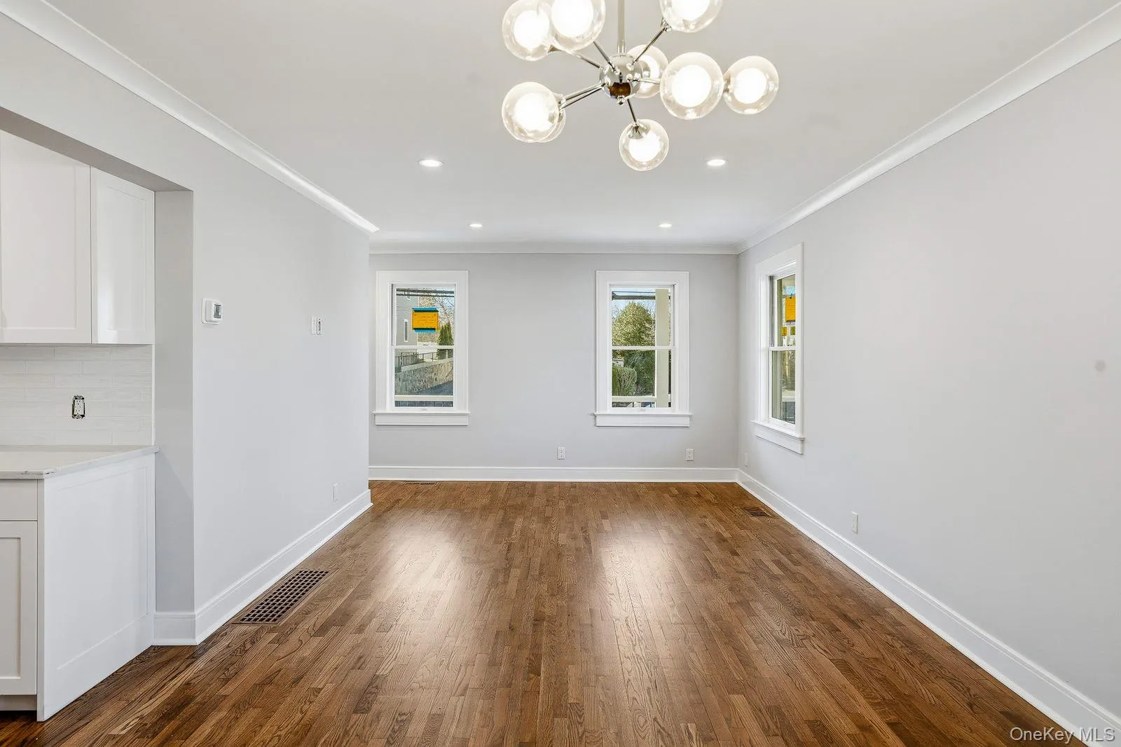 Dining Area facing into living area Dining Area facing into living area