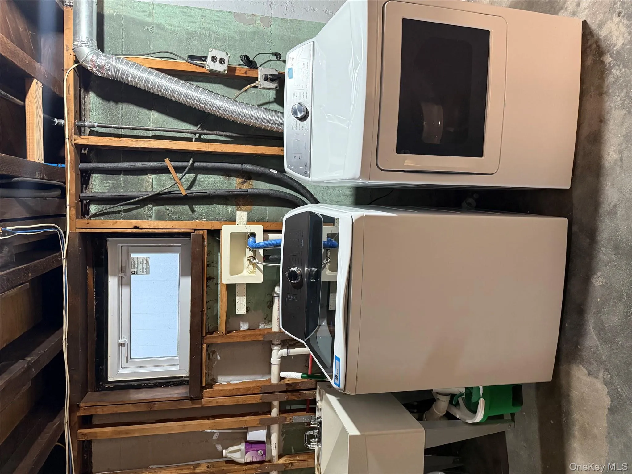 956 Cherry Lane, North Hempstead, NY, 4 Bedrooms Bedrooms, 6 Rooms Rooms,1 BathroomBathrooms,Residential Lease,For Rent,Cherry,0,951564 956 Cherry Lane, North Hempstead, NY, 4 Bedrooms Bedrooms, 6 Rooms Rooms,1 BathroomBathrooms,Residential Lease,For Rent,Cherry,0,951564