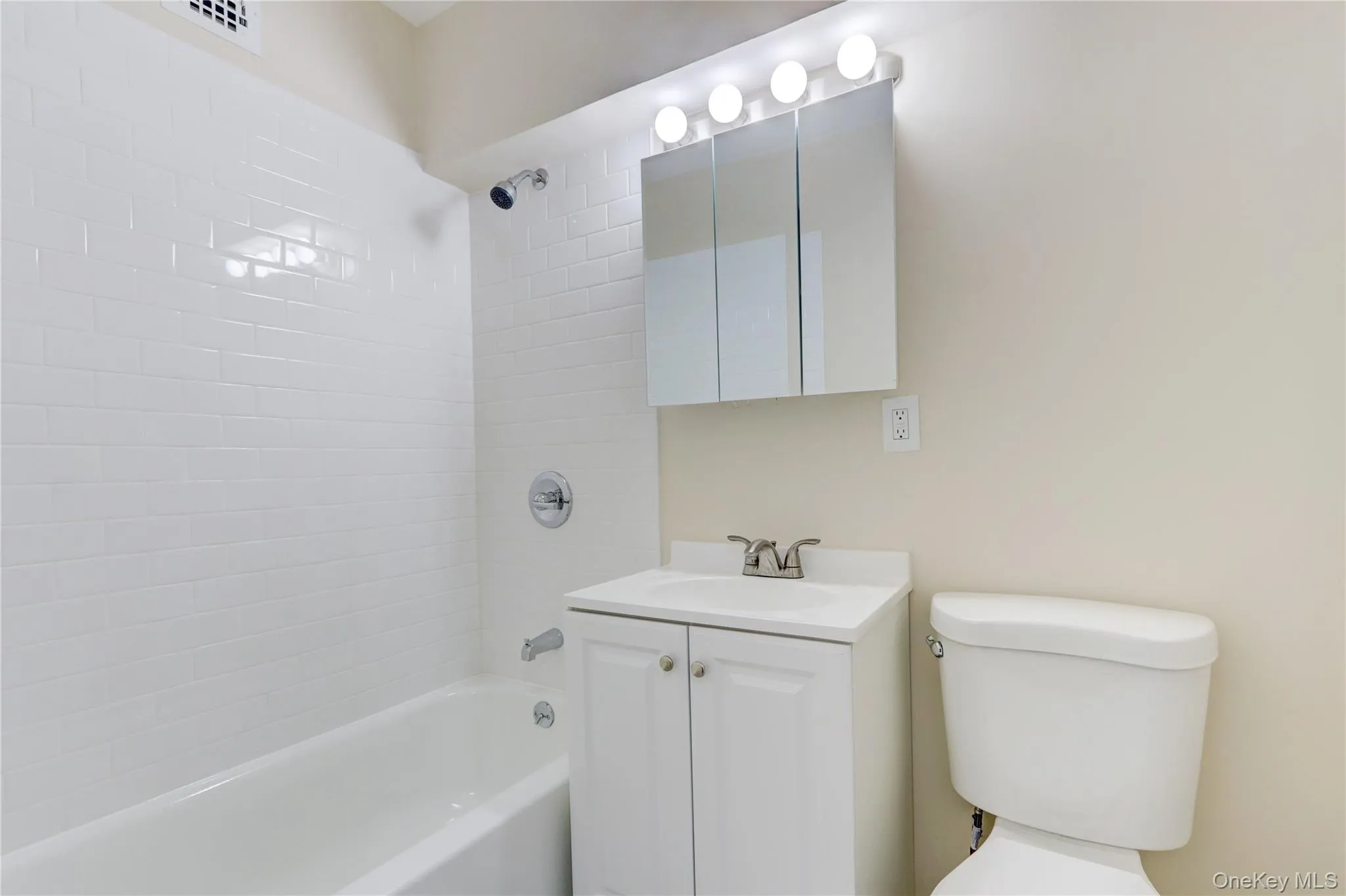 3201 Grand Concourse, New York, NY, 1 Bedroom Bedrooms, 3 Rooms Rooms,1 BathroomBathrooms,Residential,For Rent,Grand Concourse,0,951635 3201 Grand Concourse, New York, NY, 1 Bedroom Bedrooms, 3 Rooms Rooms,1 BathroomBathrooms,Residential,For Rent,Grand Concourse,0,951635